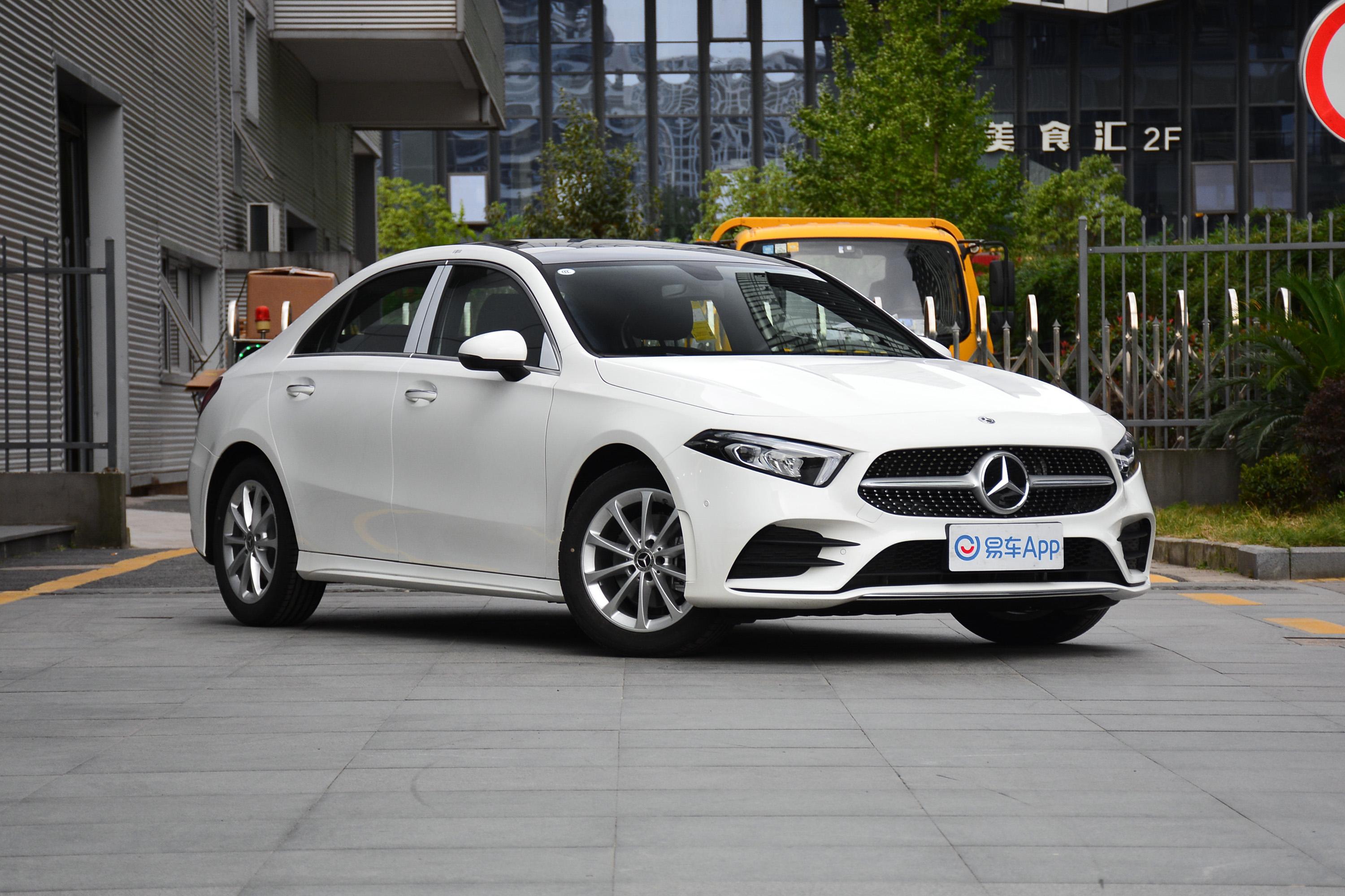 合资紧凑型车的不二选择奔驰a级内饰更豪华 易车