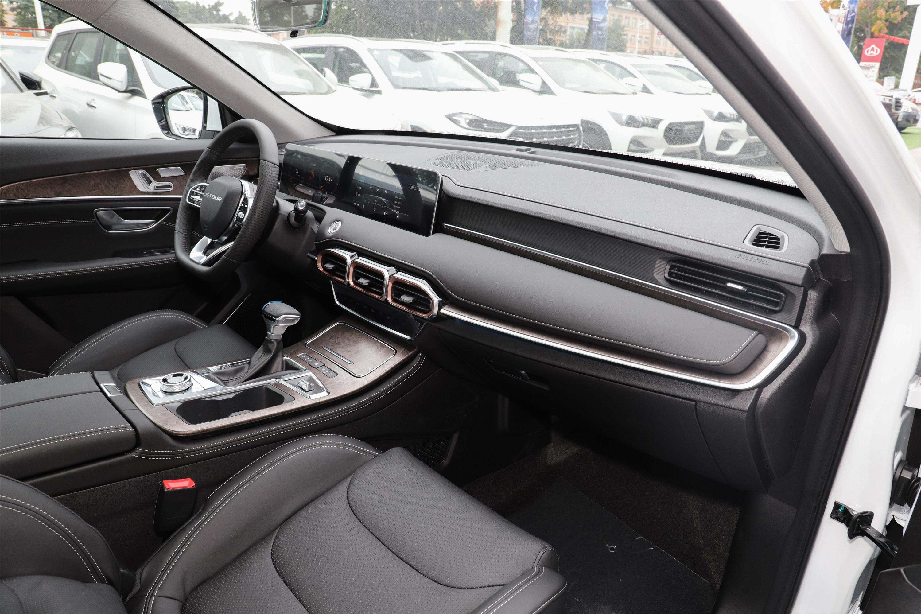 摘要来自:《简洁大气的造型 捷途x70 plus实车 值不值得买》