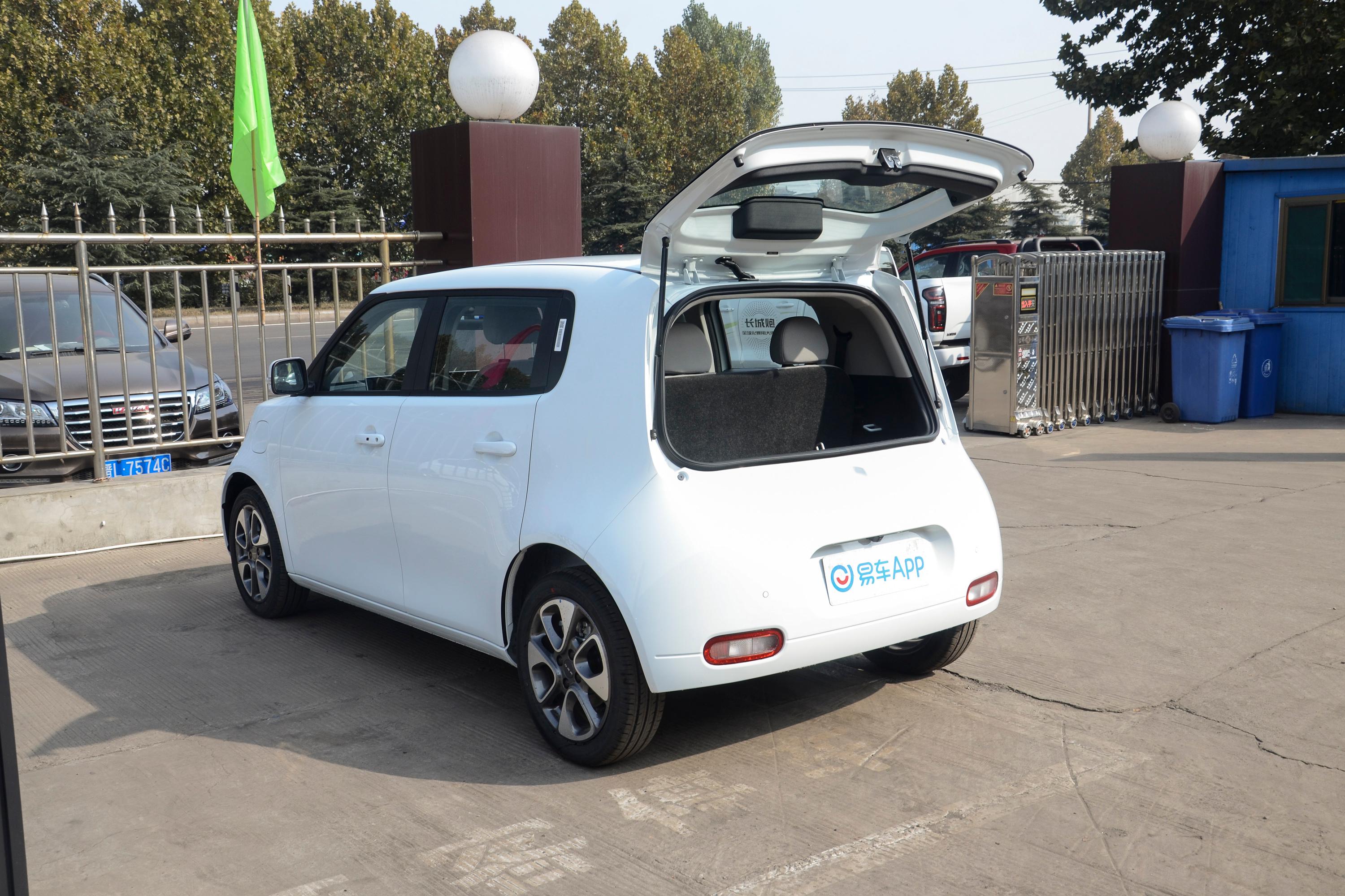 欧拉白猫车尾_座椅_气囊