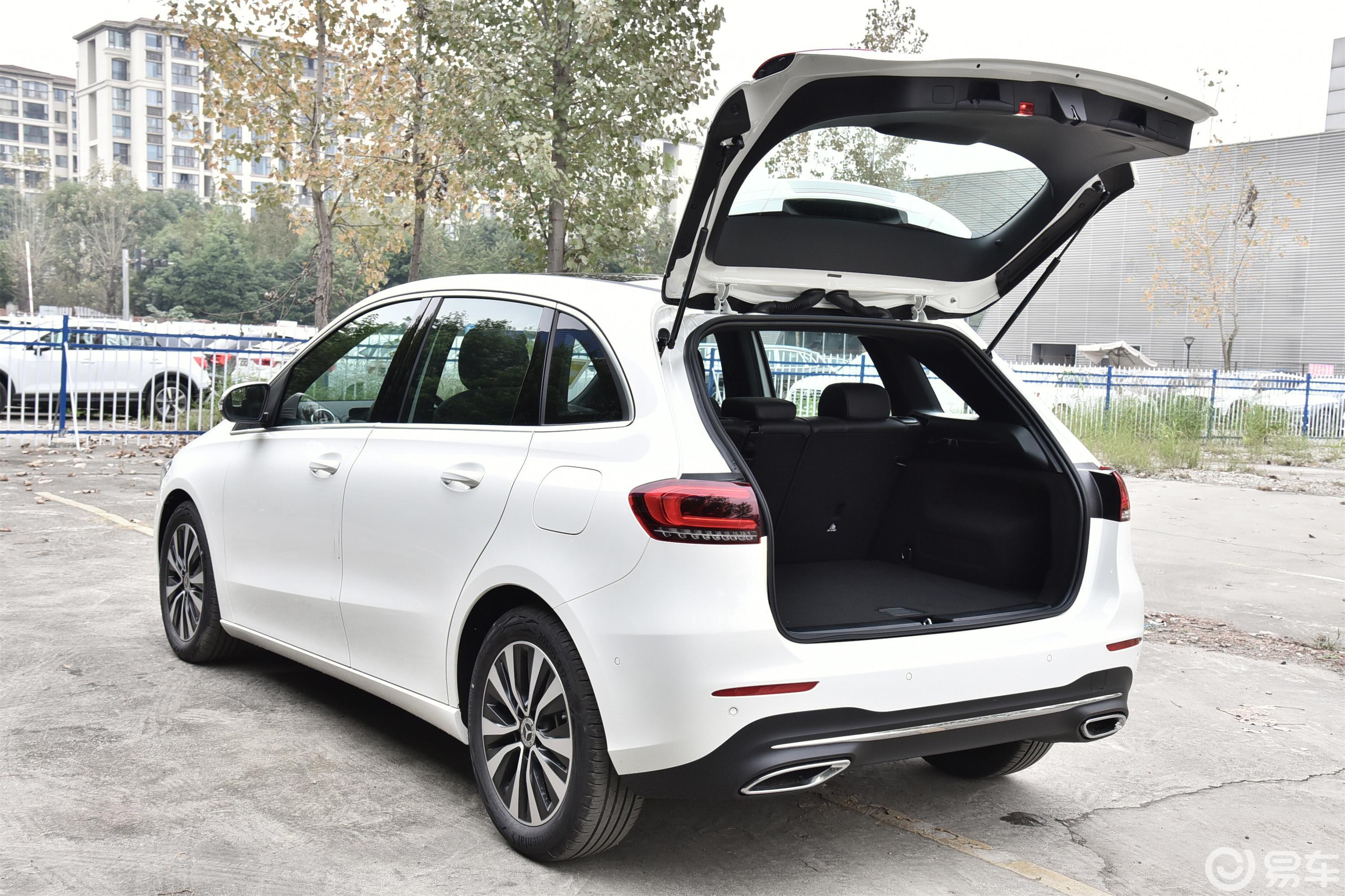 【2021款 b200 动感型汽车图片-汽车图片大全】-易车