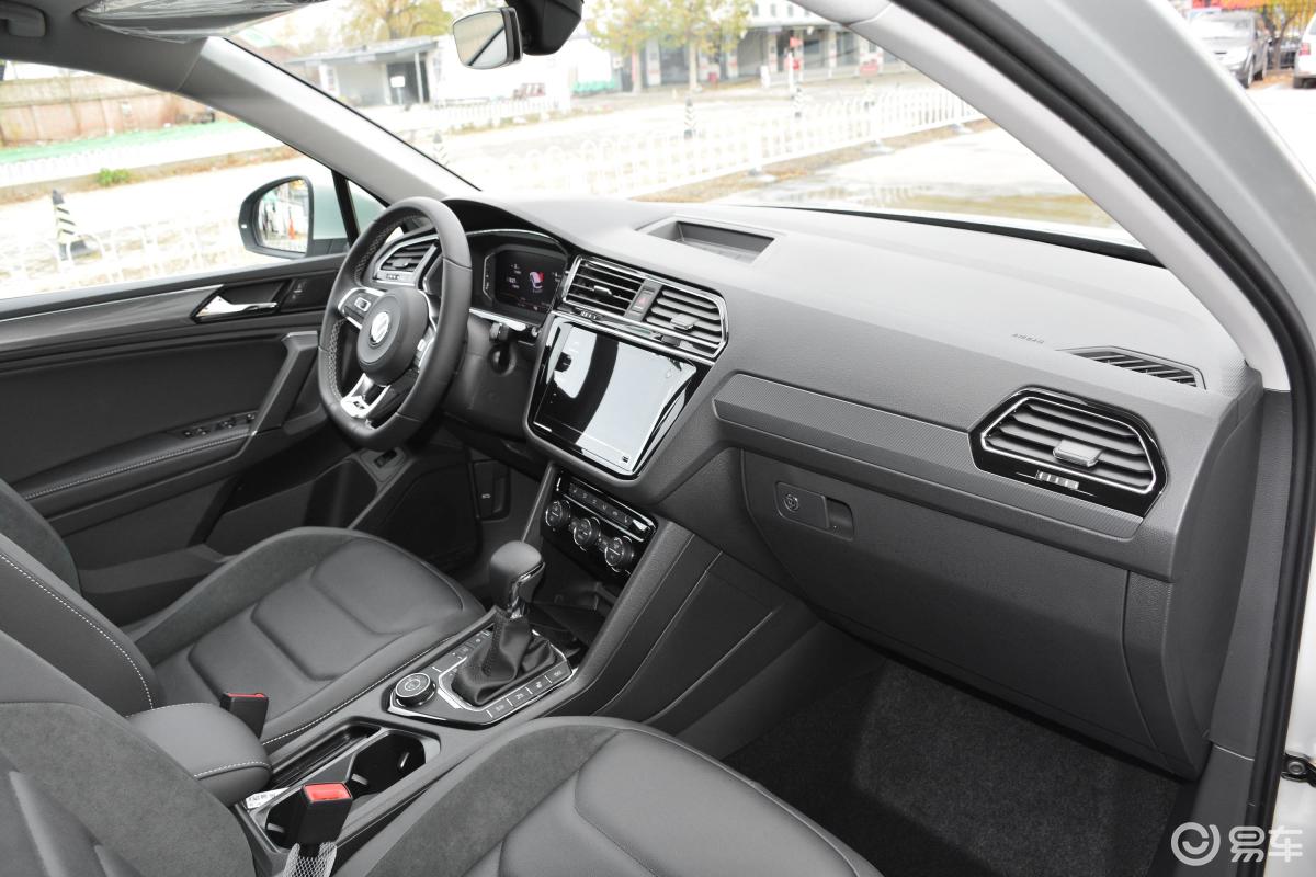 【途观l2021款380tsi 双离合 四驱 r-line越享版内饰全景副驾驶员方向