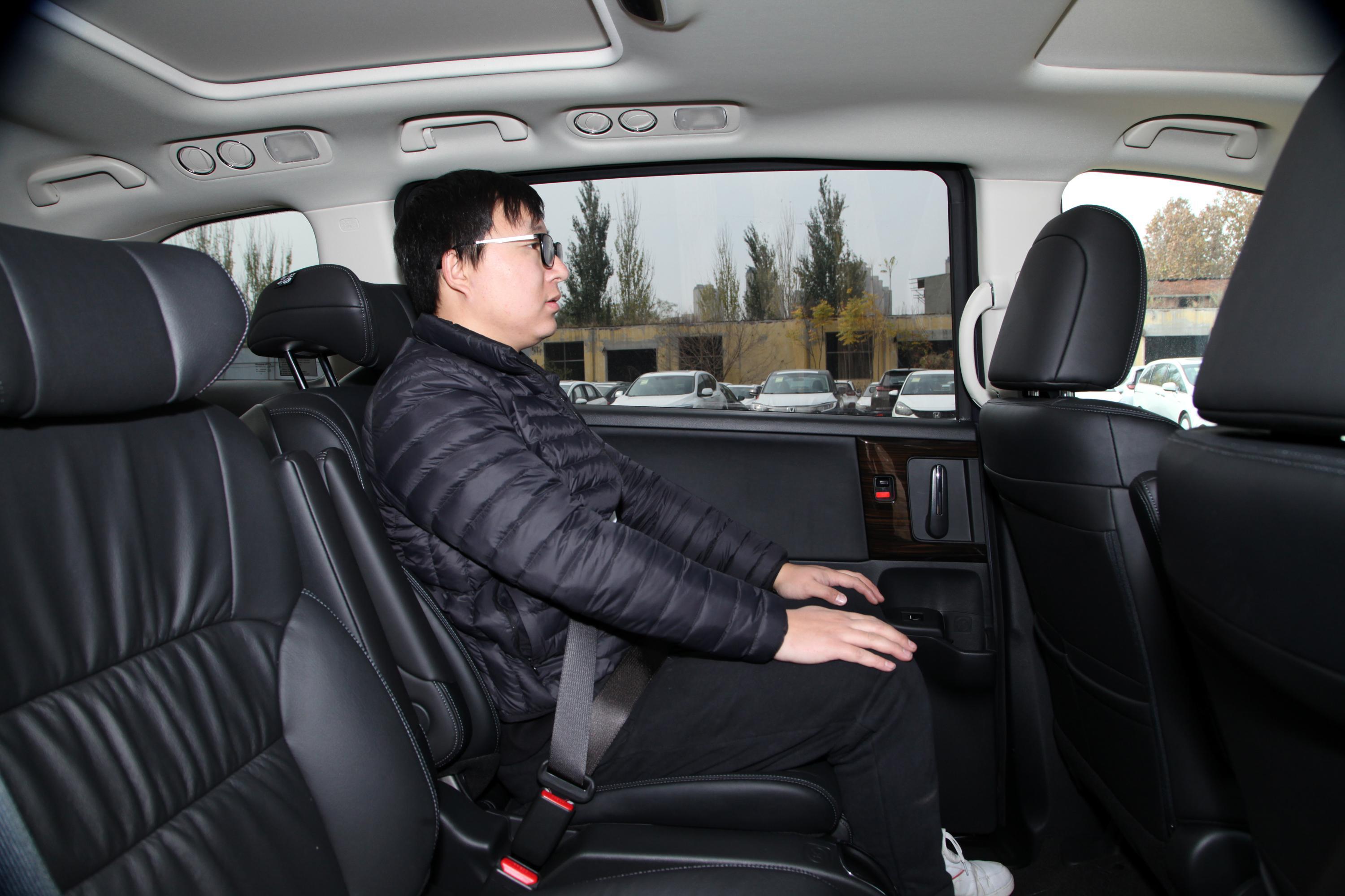 动力搭载2 0l发动机从此改变对中型mpv的看法 易车