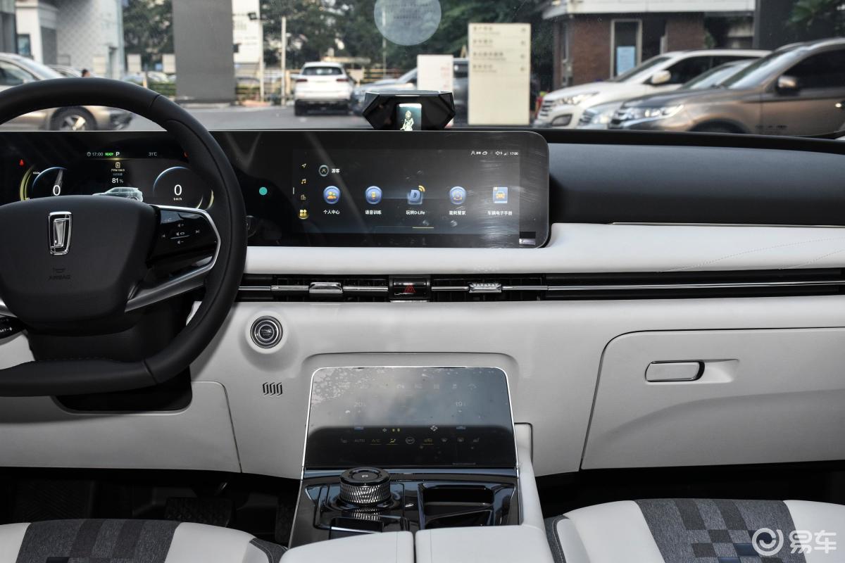 【奔腾e012020款空间曲率型中控台整体汽车图片-汽车图片大全】-易车