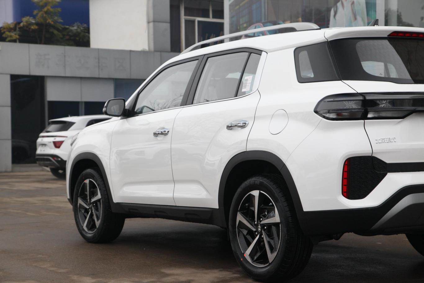 现代ix35240t gdi 双离合 两驱 领先版gls外观细节