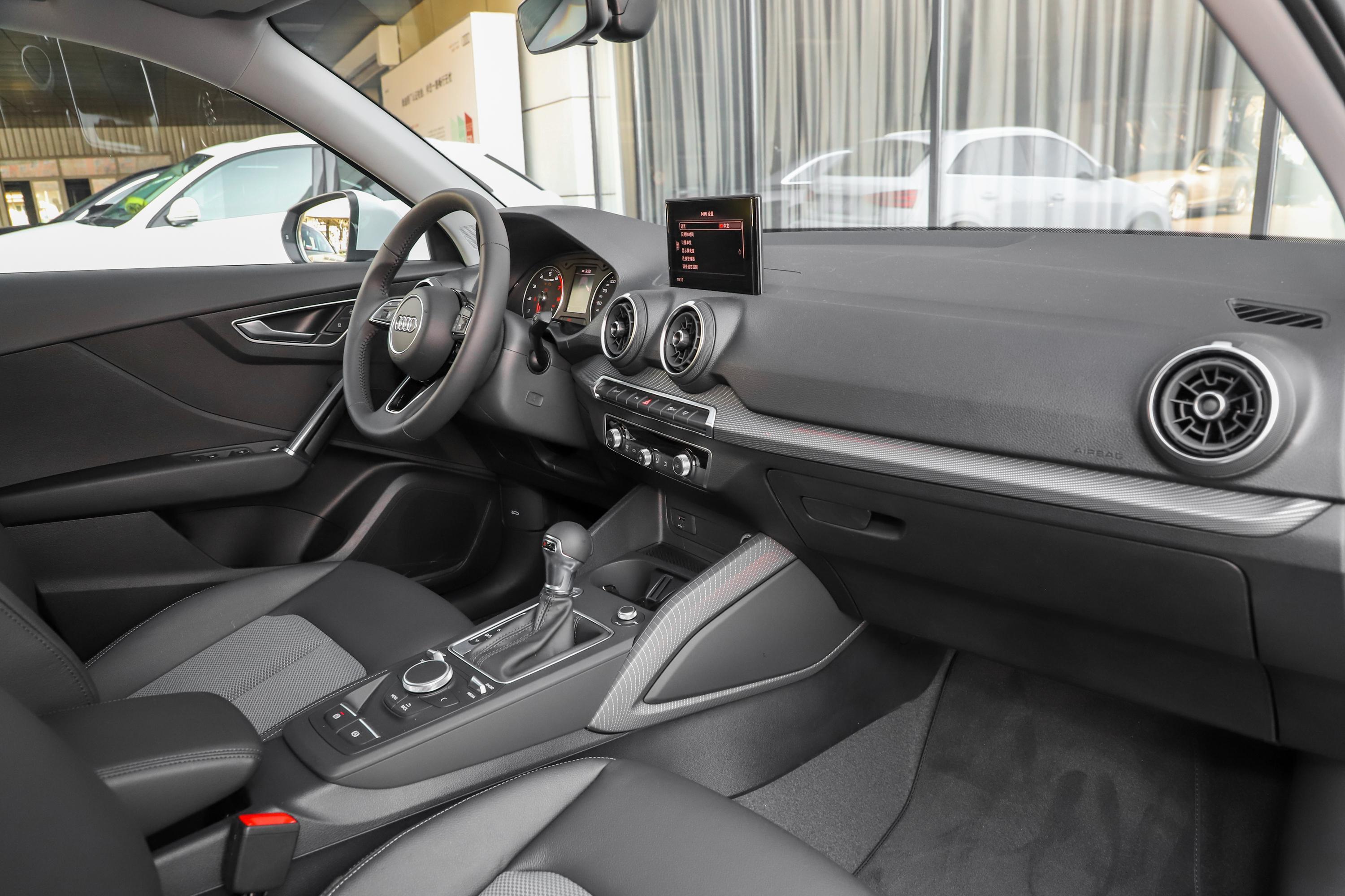 奥迪q2l内饰-空间-雷达-易车