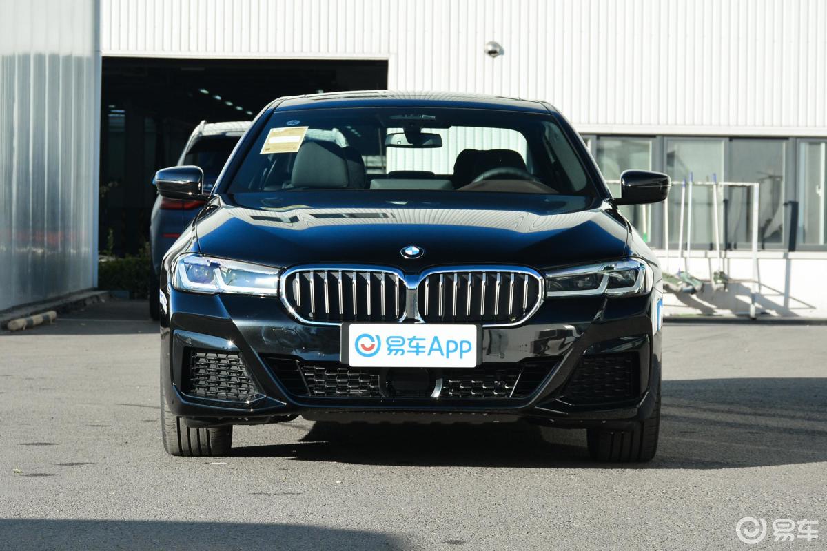 【宝马5系 插电混动2021款535le 先锋版m运动套装侧前45度车头向右