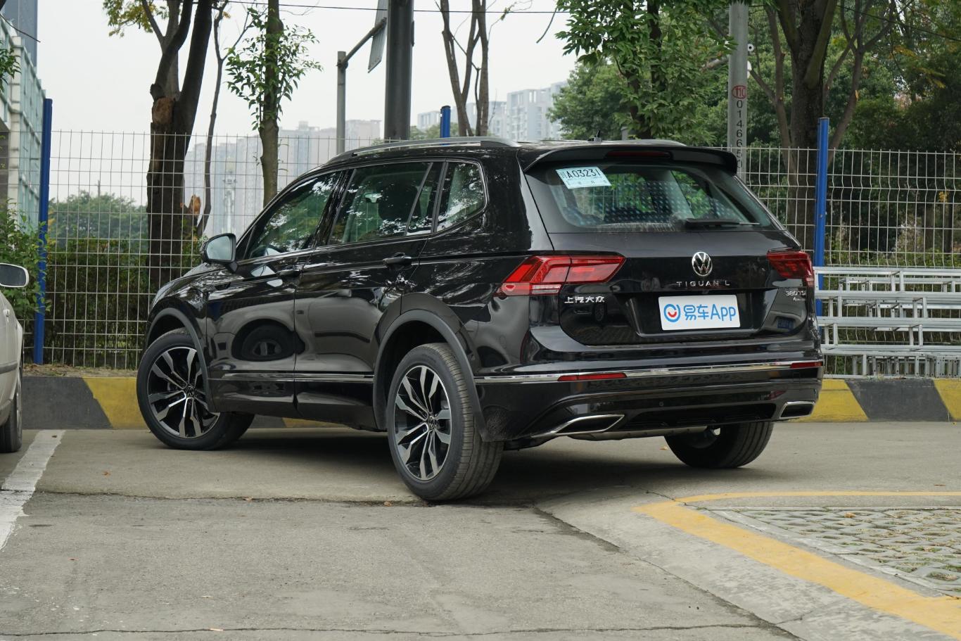 途观l380tsi 双离合 四驱 r-line旗舰版侧后45度车头向左水平