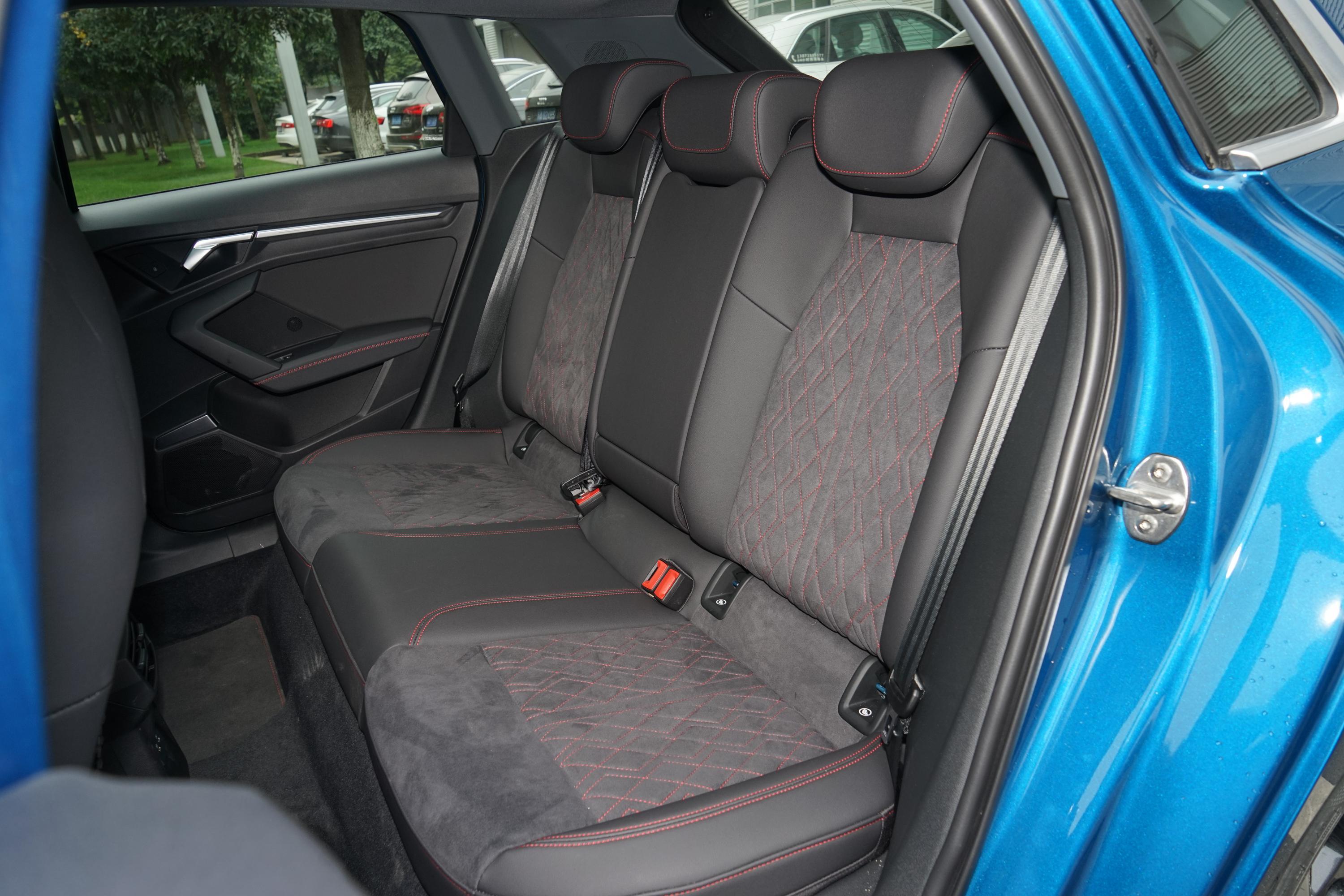 奥迪a3方向盘后排雷达