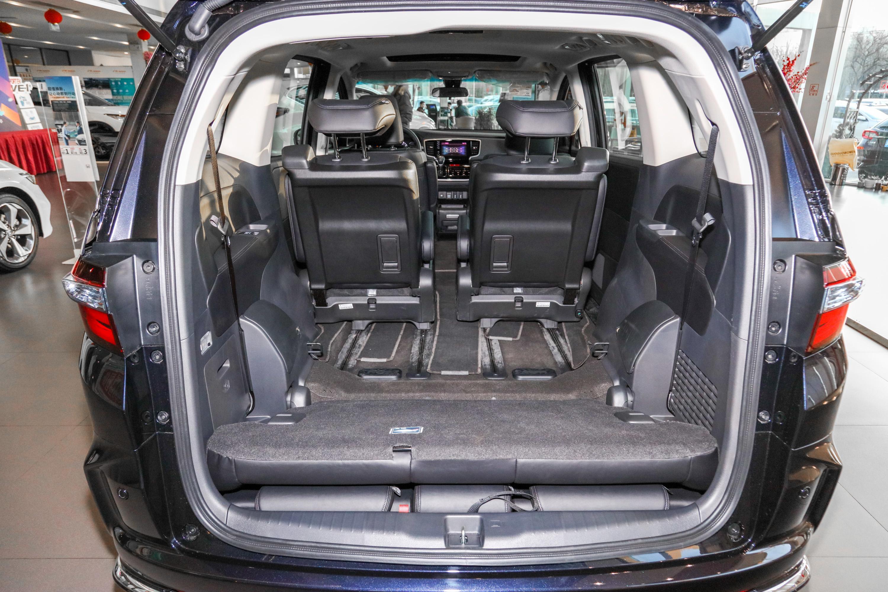 奥德赛后备厢空间表现中规中矩,如果需要装一些较大的物件,后排座椅还