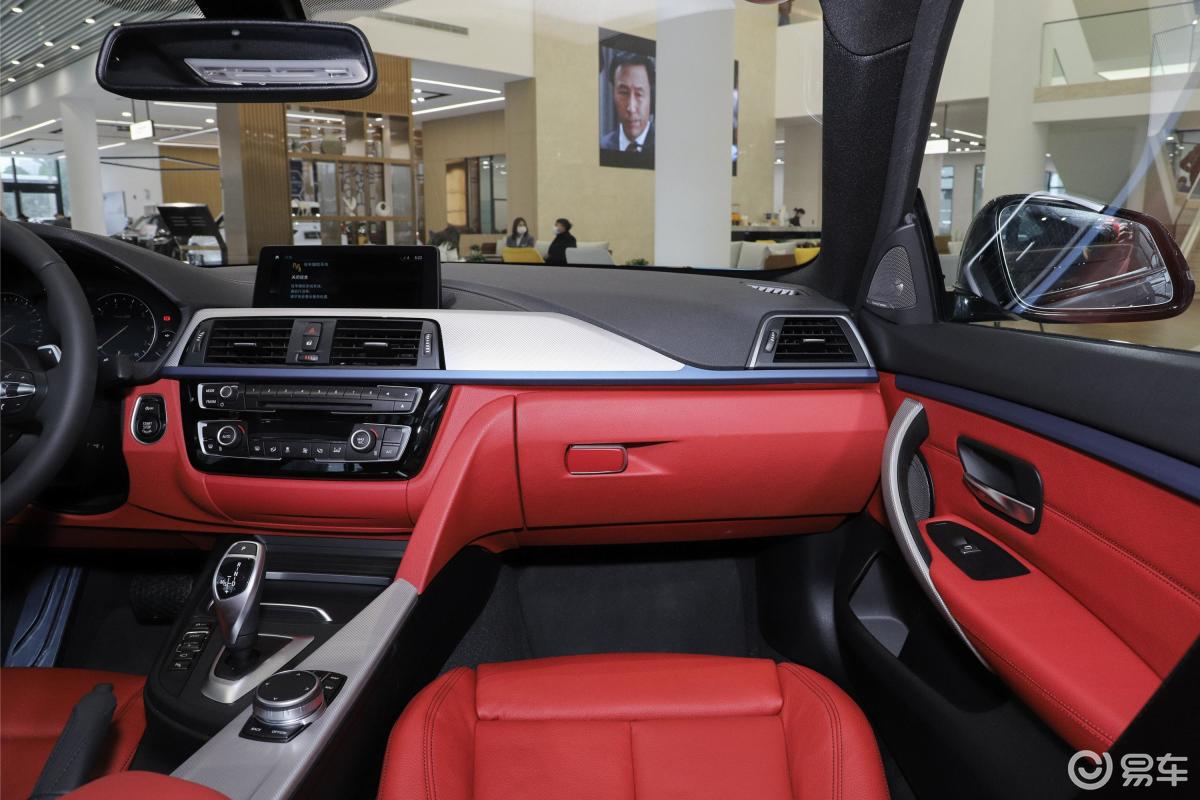 【宝马4系四门轿跑车 425i m运动曜夜版驾驶位区域图片-汽车图片大全