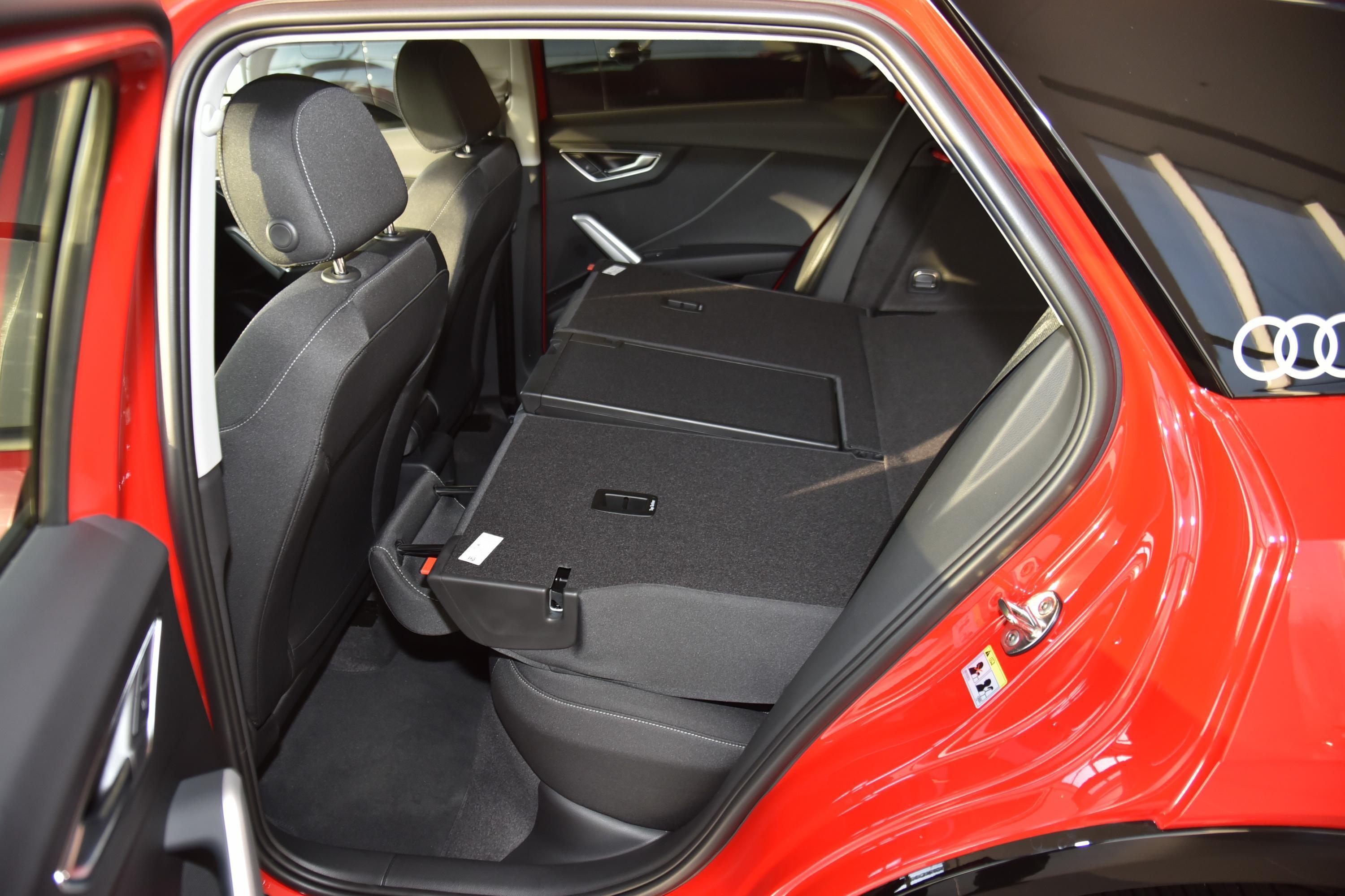 奥迪q2l后备厢空间表现中规中矩,如果需要装一些较大的物件,后排座椅