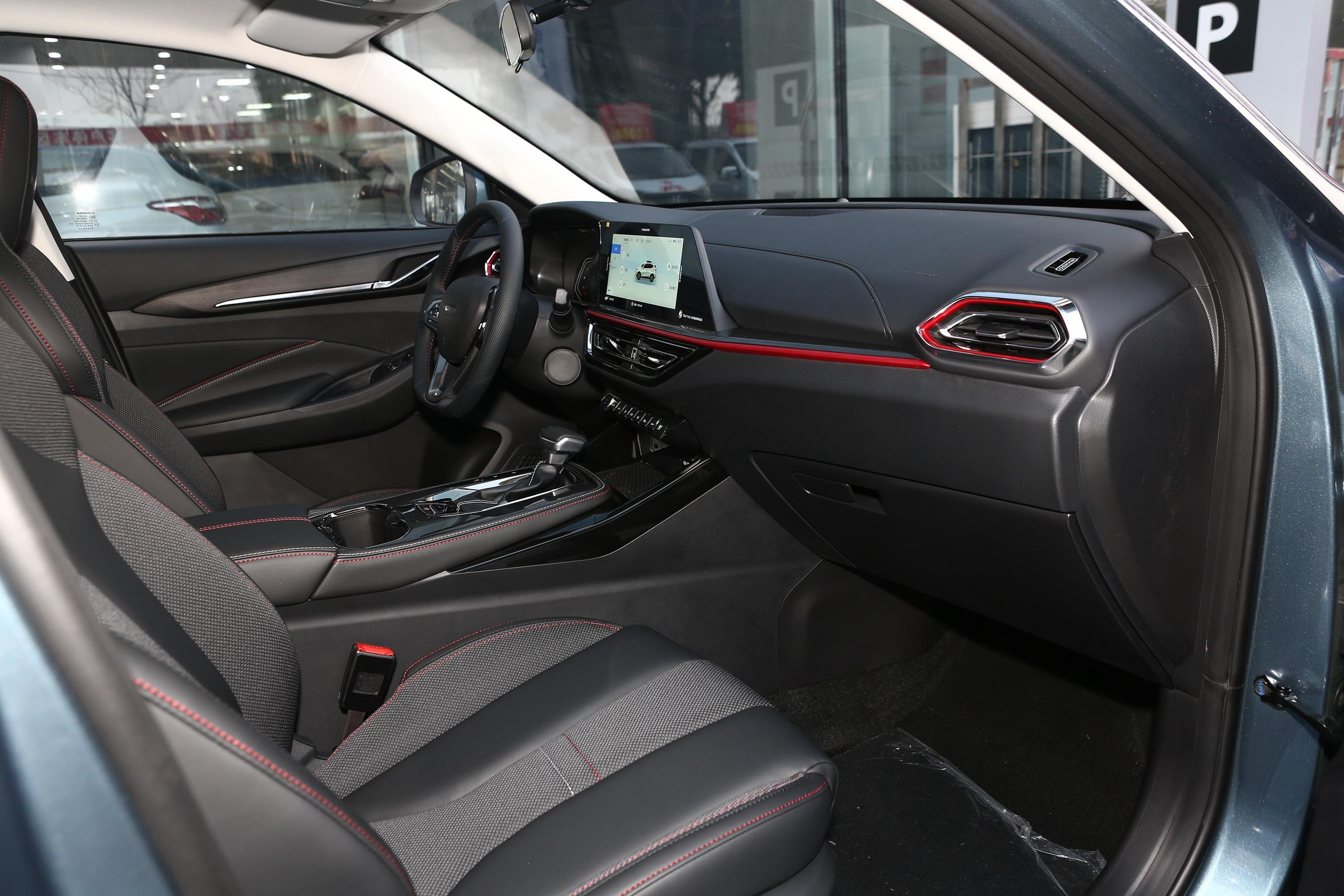 长安欧尚x5内饰_轴距_配置