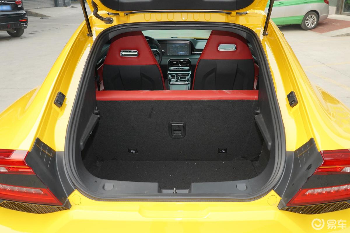 【零跑s012020款460 pro后排头部空间体验汽车图片-汽车图片大全】