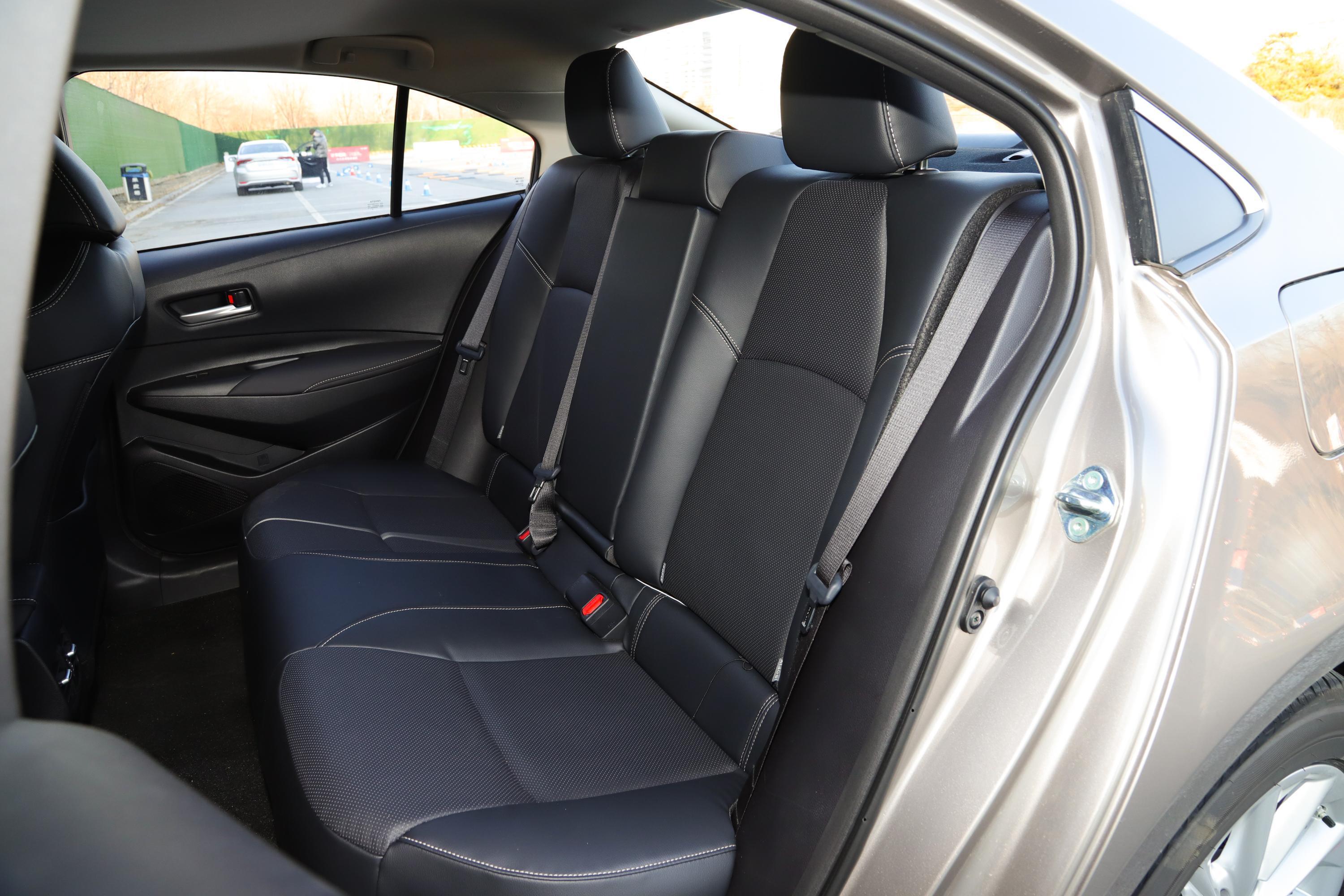 卡罗拉内饰-空间-配置-易车