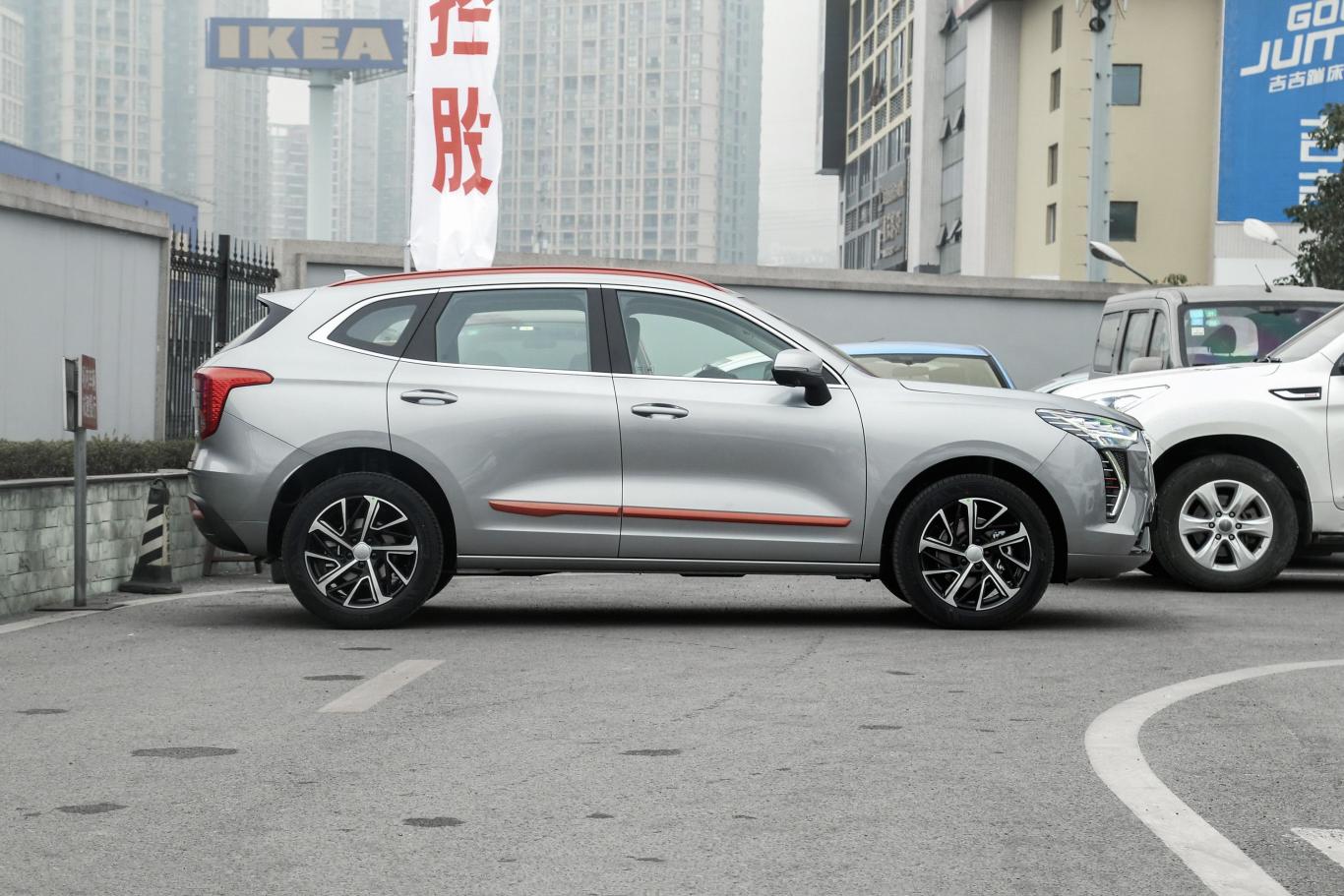 哈弗初恋1.5t 双离合 大三版正侧车头向右水平