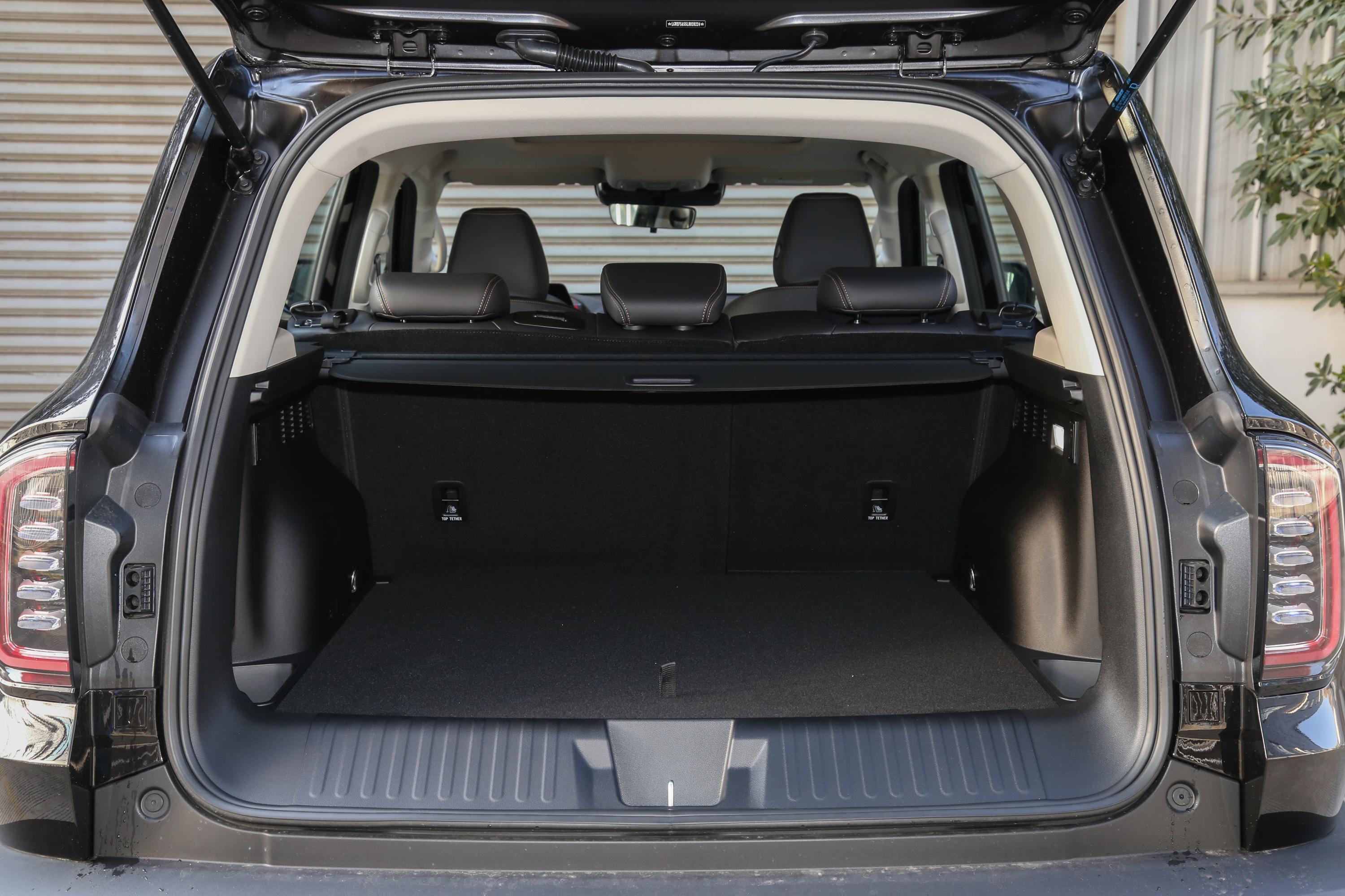 哈弗大狗空间表现不错,腿部头部空间都挺舒适,带来更好的乘坐感受.