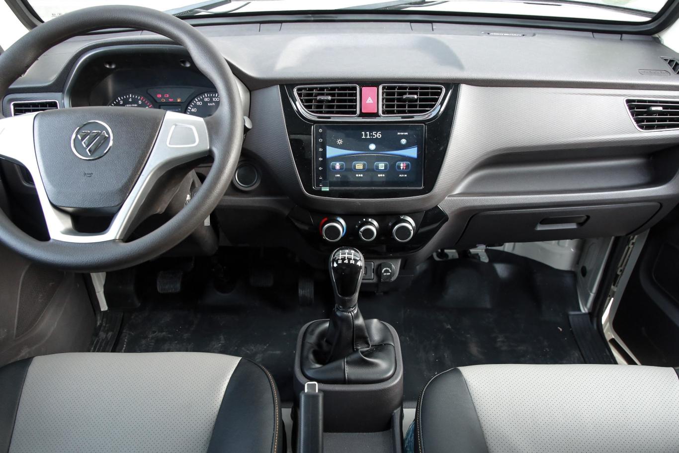 祥菱mm1 国六汽油 1.6l 手动挡 2600轴距 单排厢式运输车中控台整体