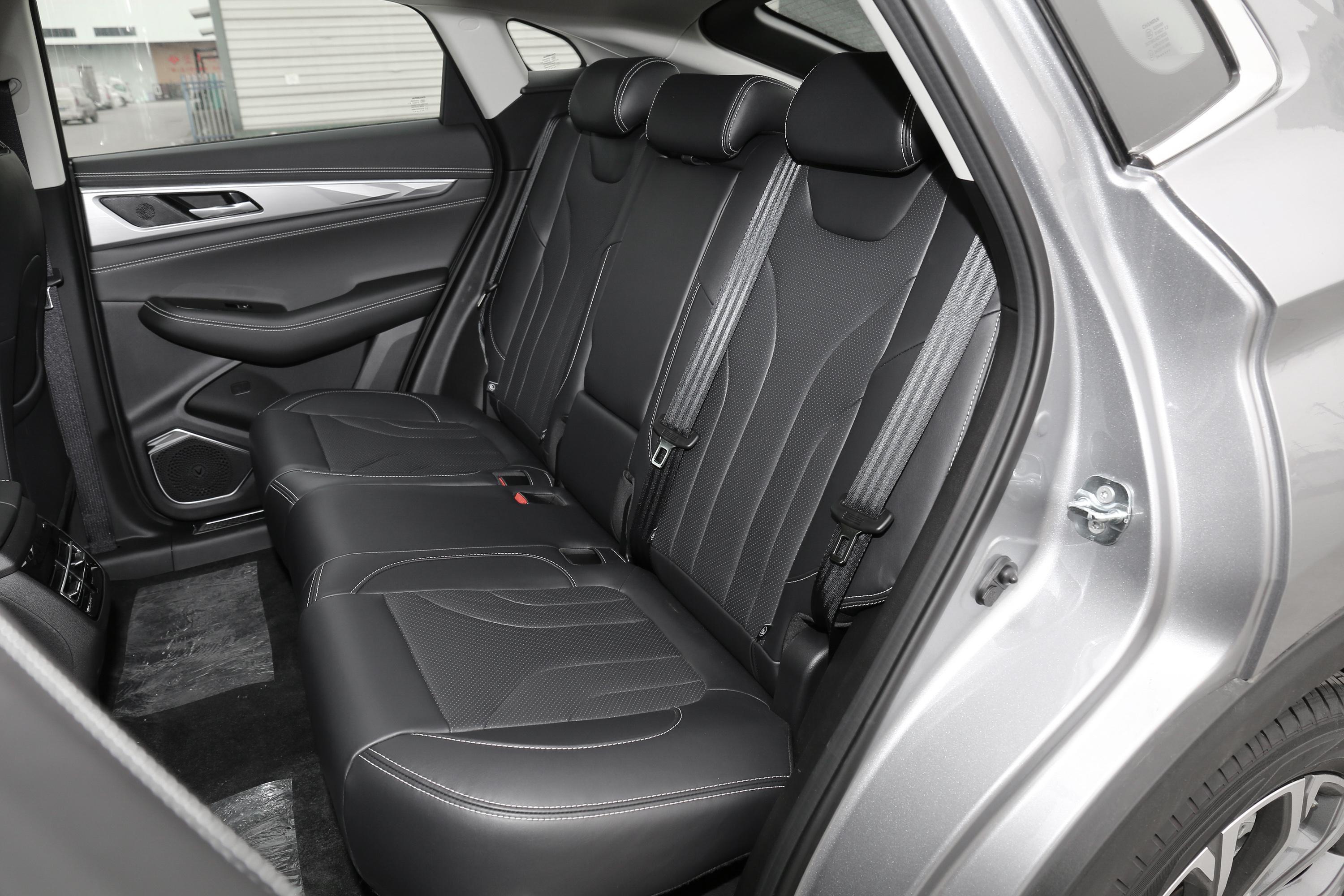 长安cs85coupe内饰后排雷达