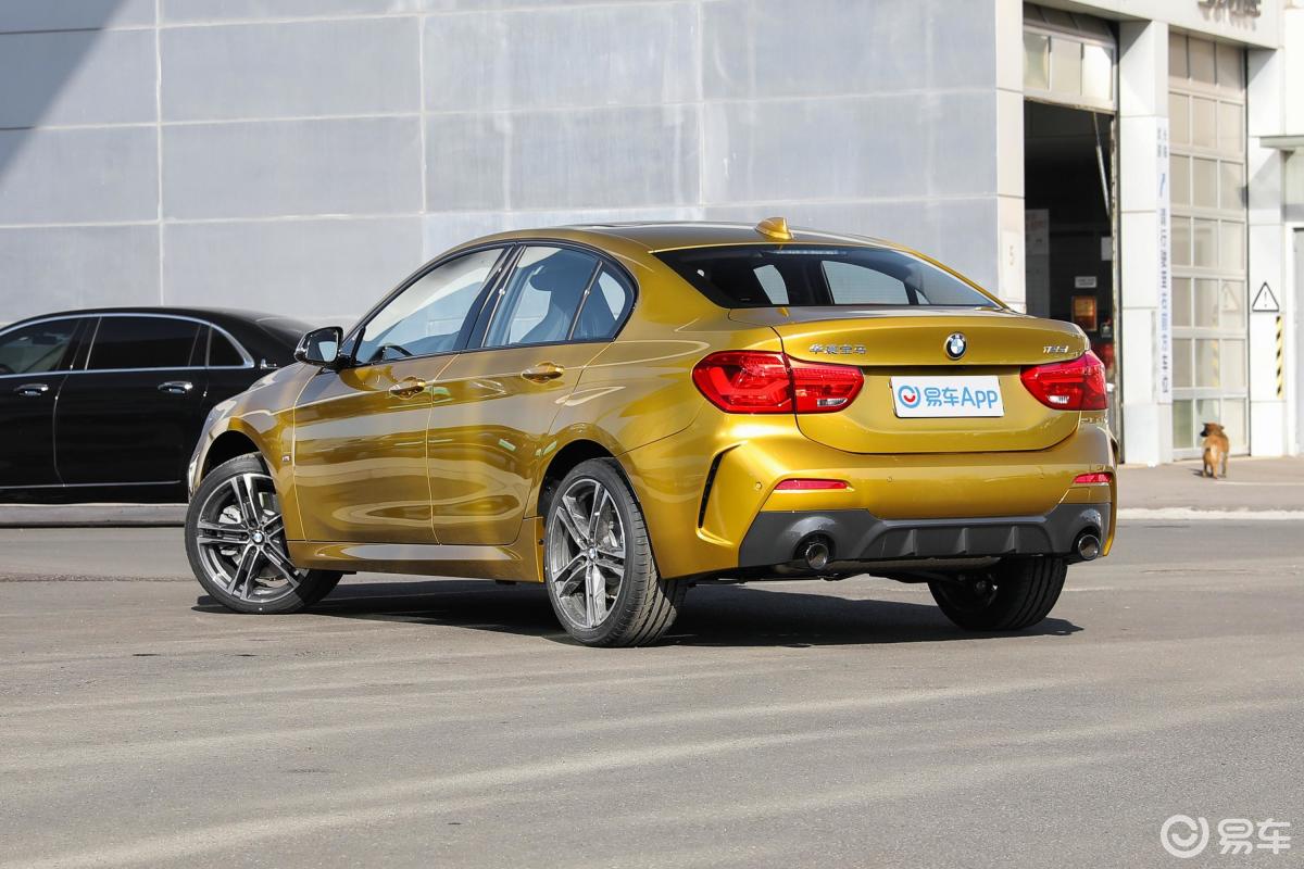 【宝马1系2021款125i m运动曜夜版侧后45度车头向左水平汽车图片-汽车