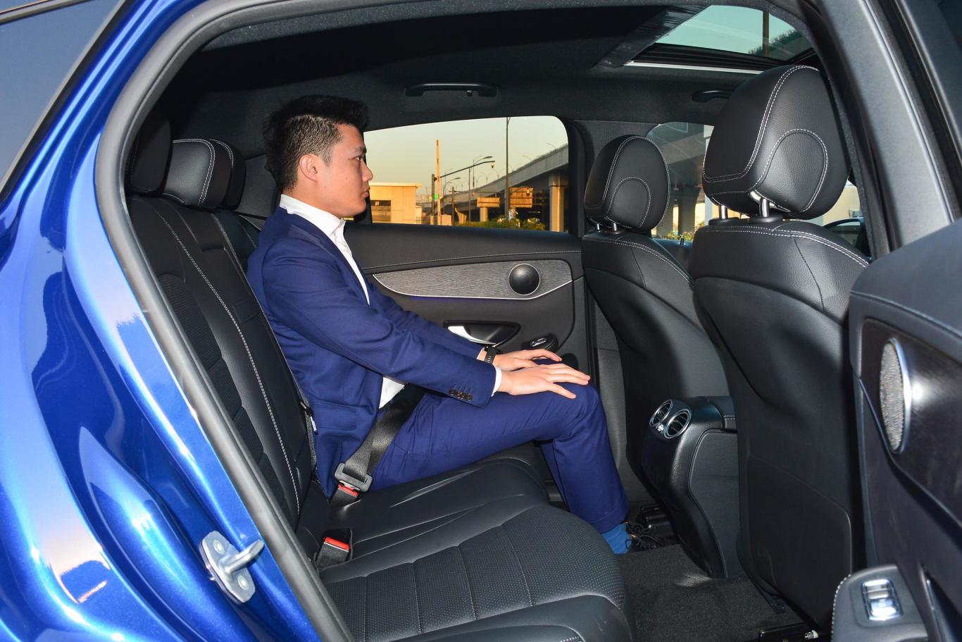 奔驰glc轿跑glc 300 4matic 轿跑suv后排空间体验