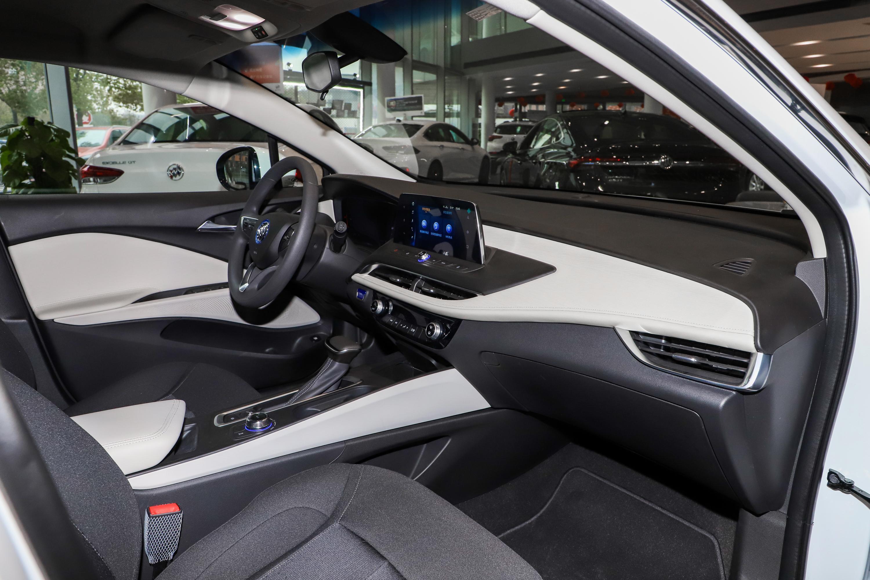 微蓝velite6插电混动车尾座椅气囊