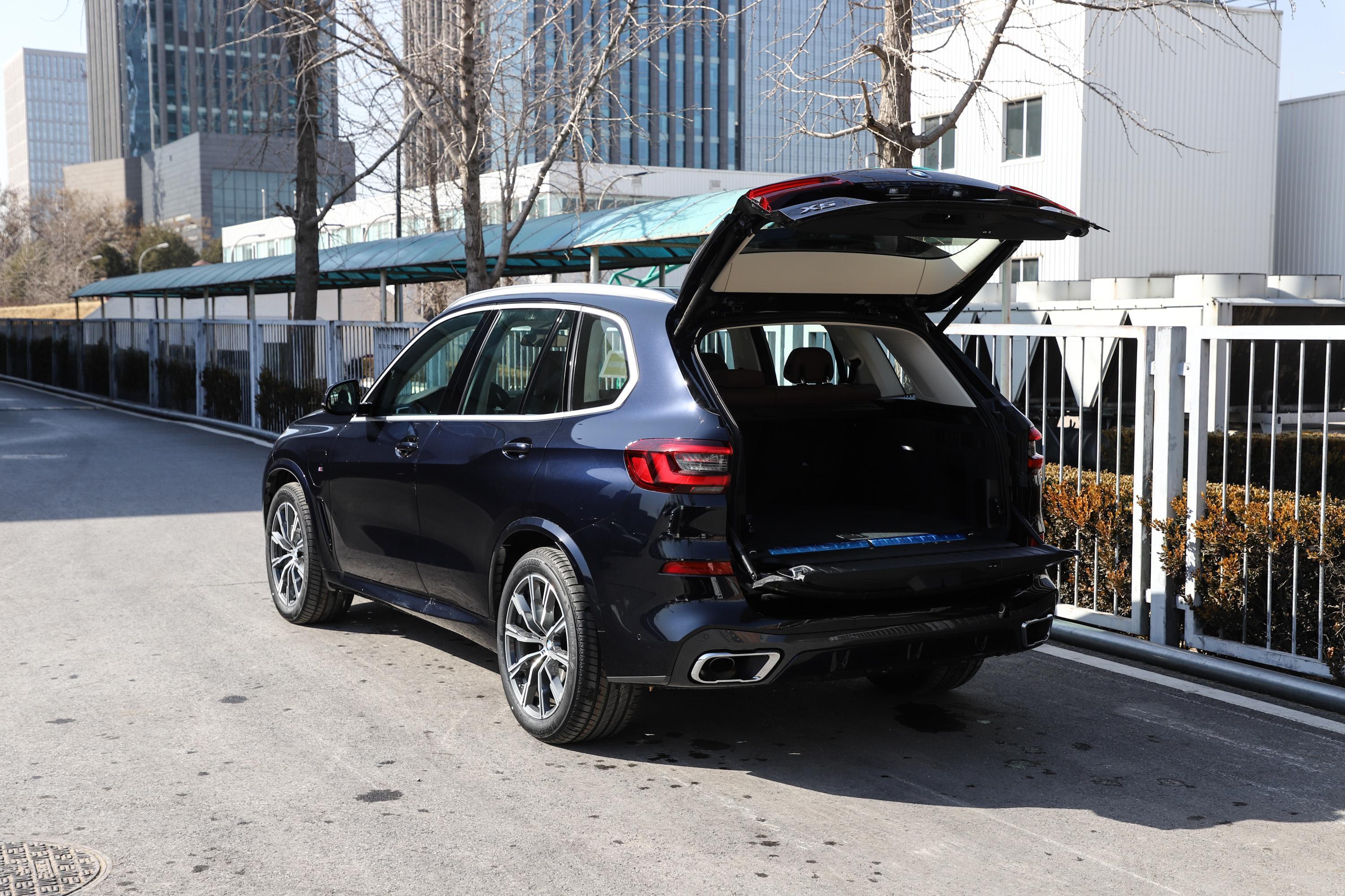 宝马x5插电混动车头座椅气囊