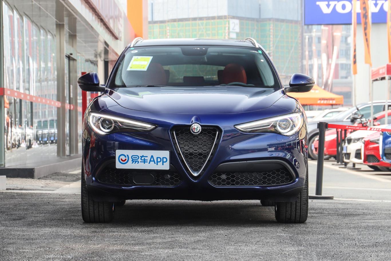 stelvio斯坦维2.0t 豪华版外观