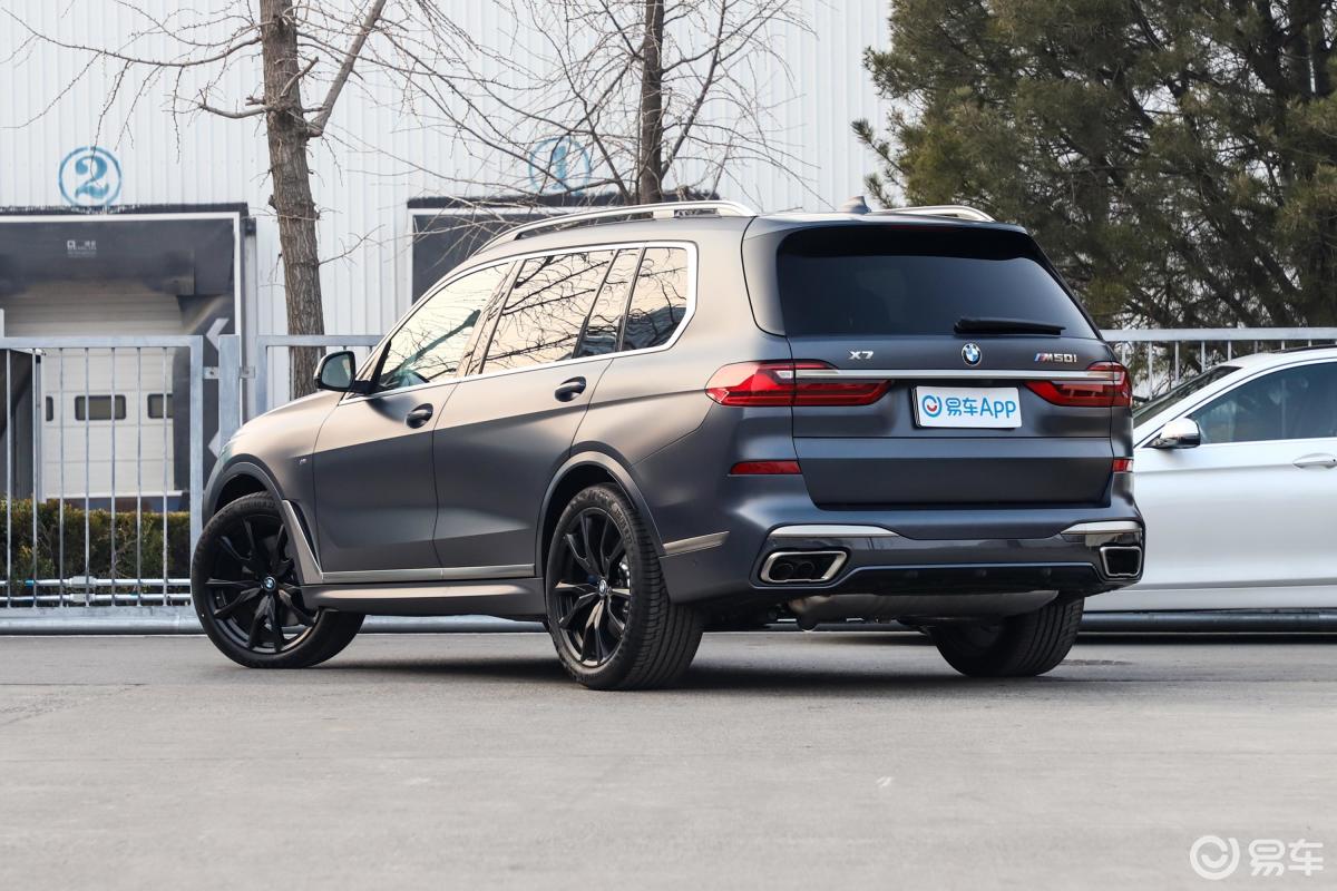 【宝马x72020款xdrive m50i 辉夜典藏版侧后45度车头向左水平汽车图片