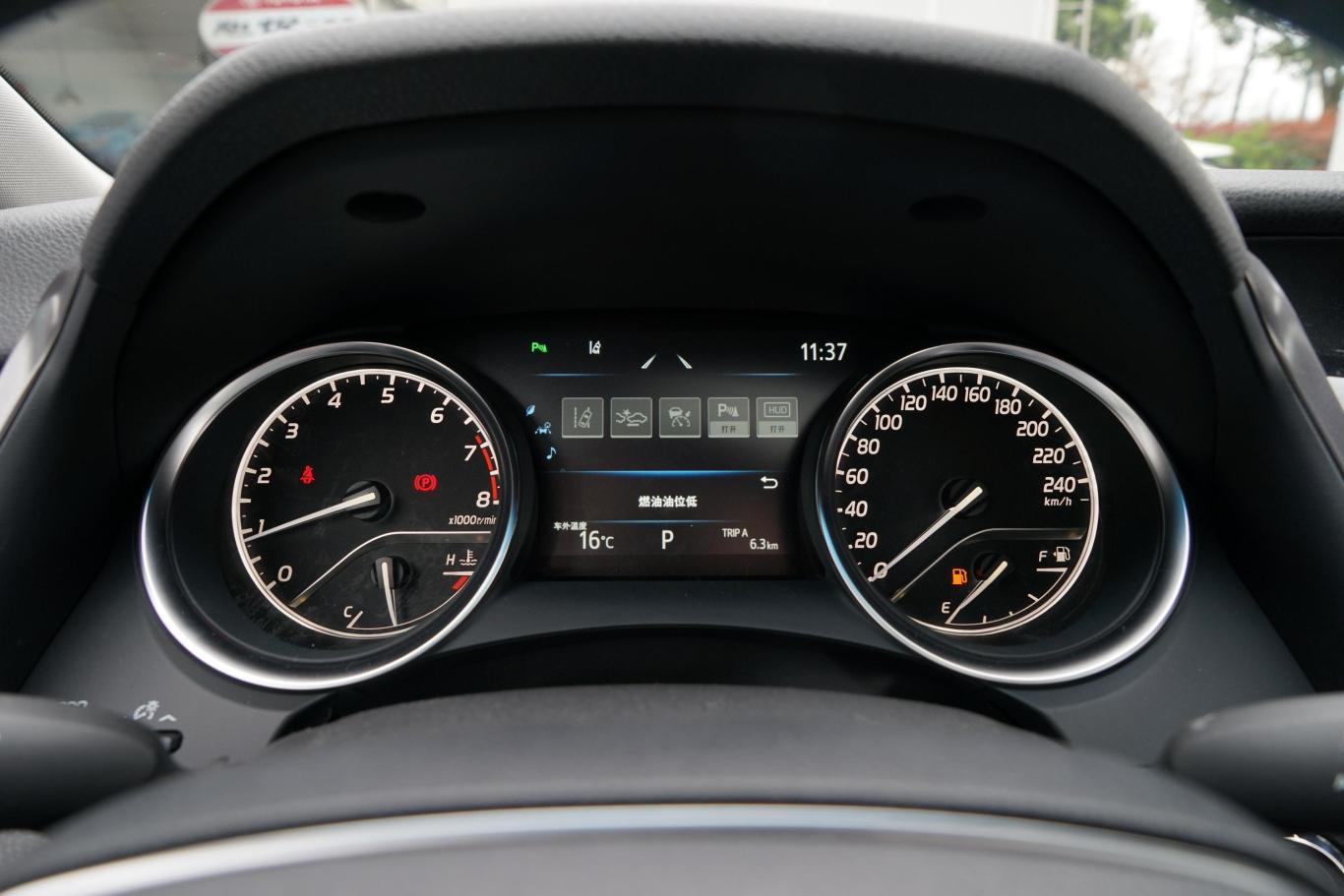 凯美瑞2.0g 豪华版仪表盘