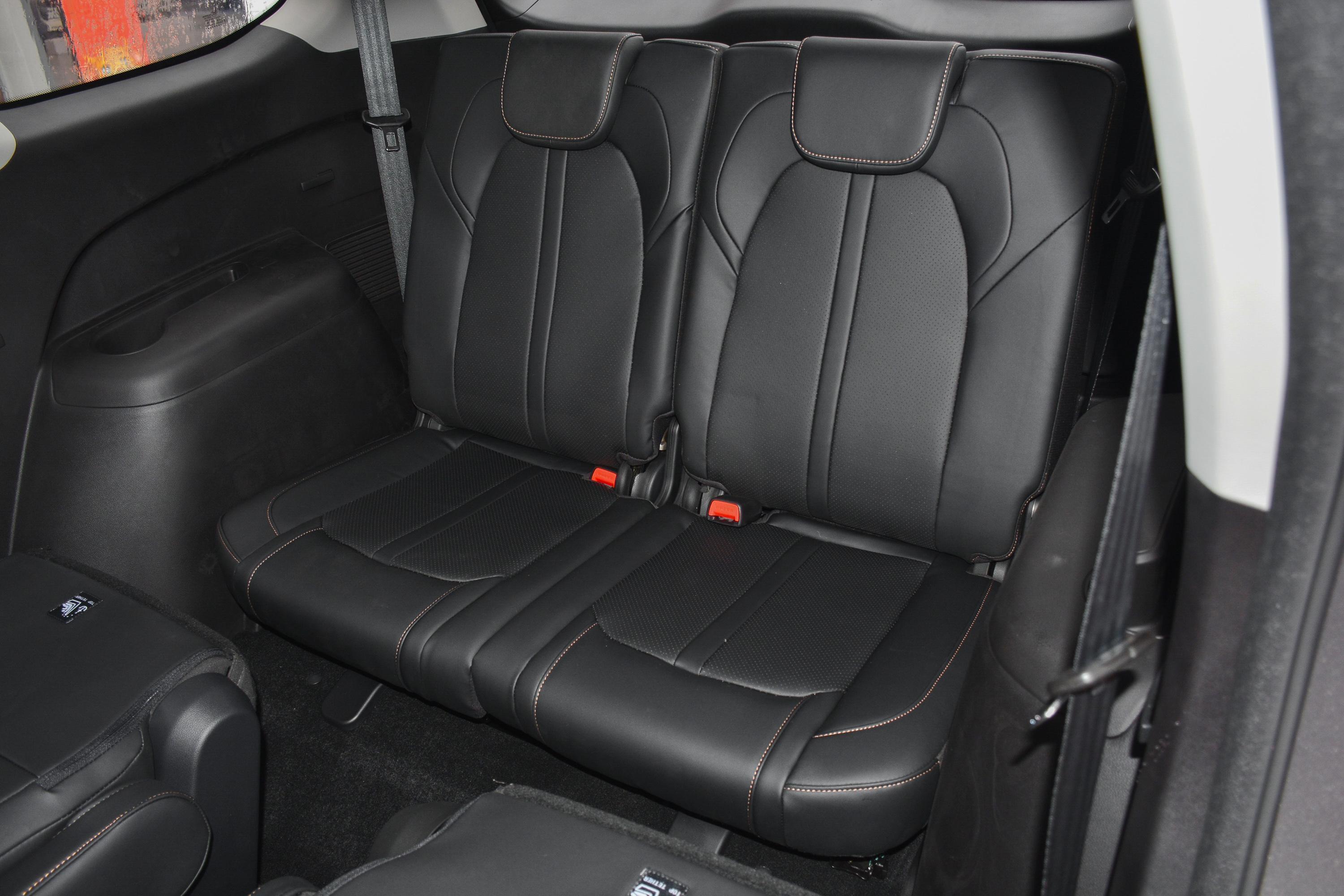 宝骏360后排空间不错,满足日常出行需求没问题.