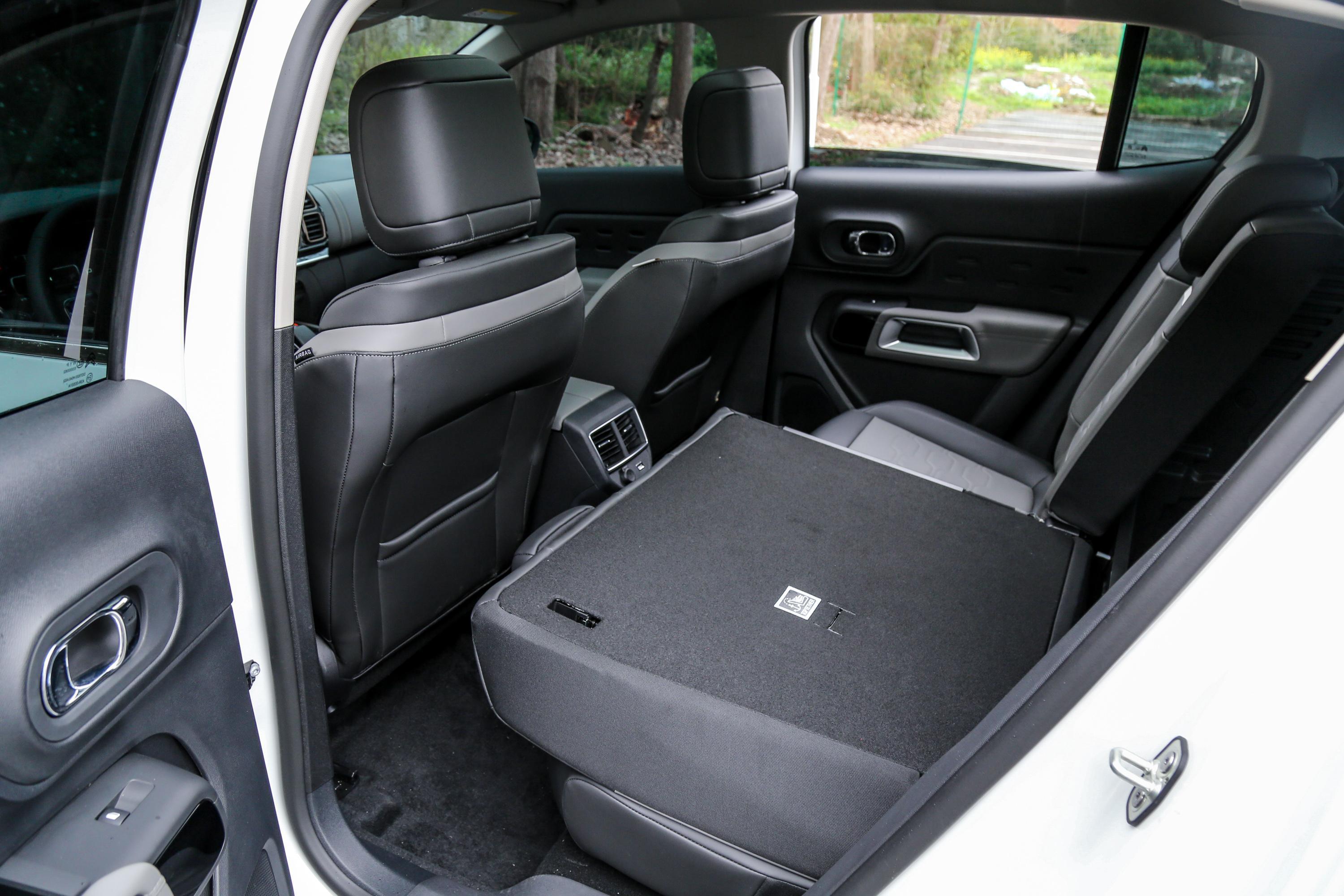 天逸 c5 aircross后备厢空间表现还可以,旅途出行有大件物品的话,可以