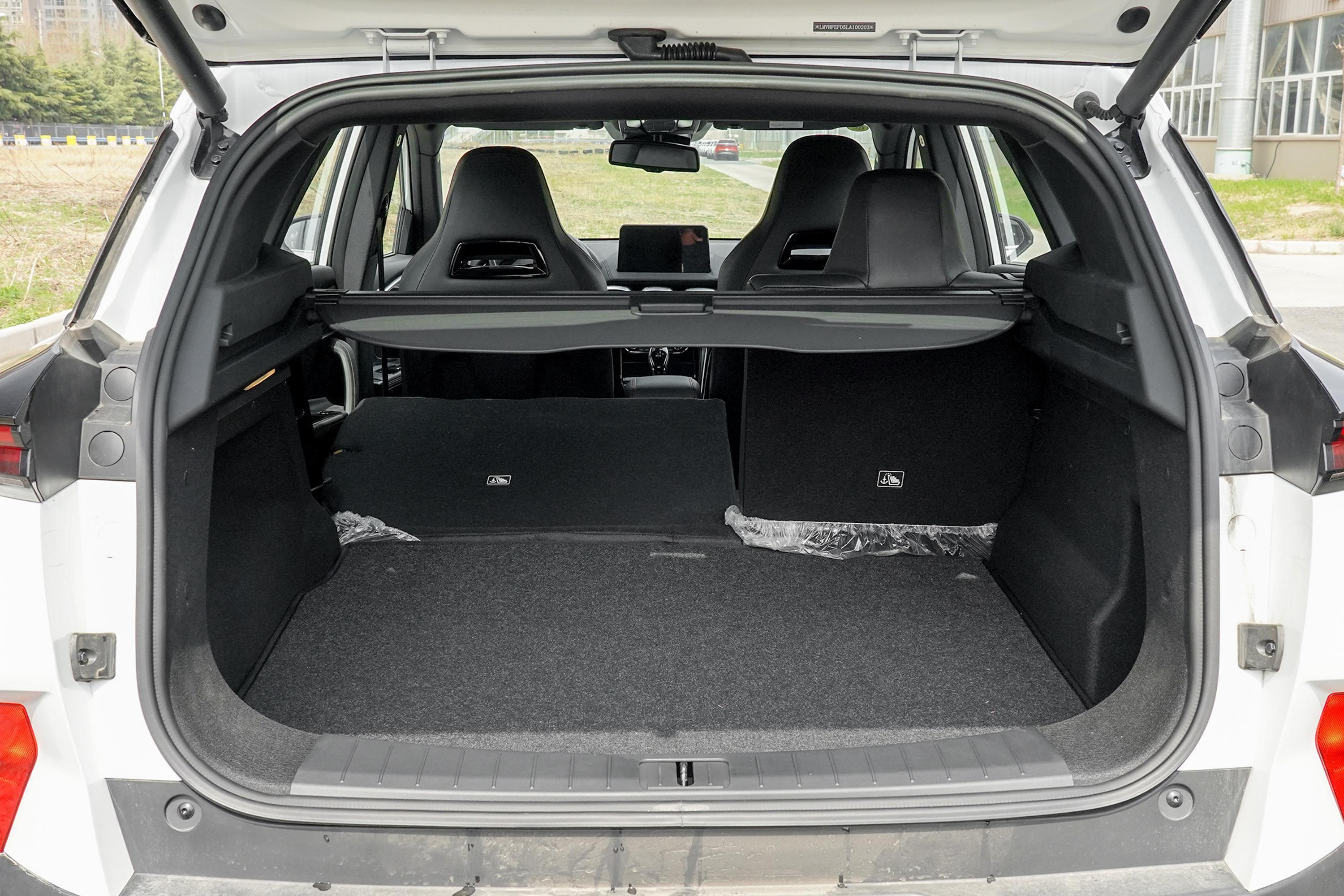 海马8s后备厢常规空间表现中规中矩,日常使用没什么问题.