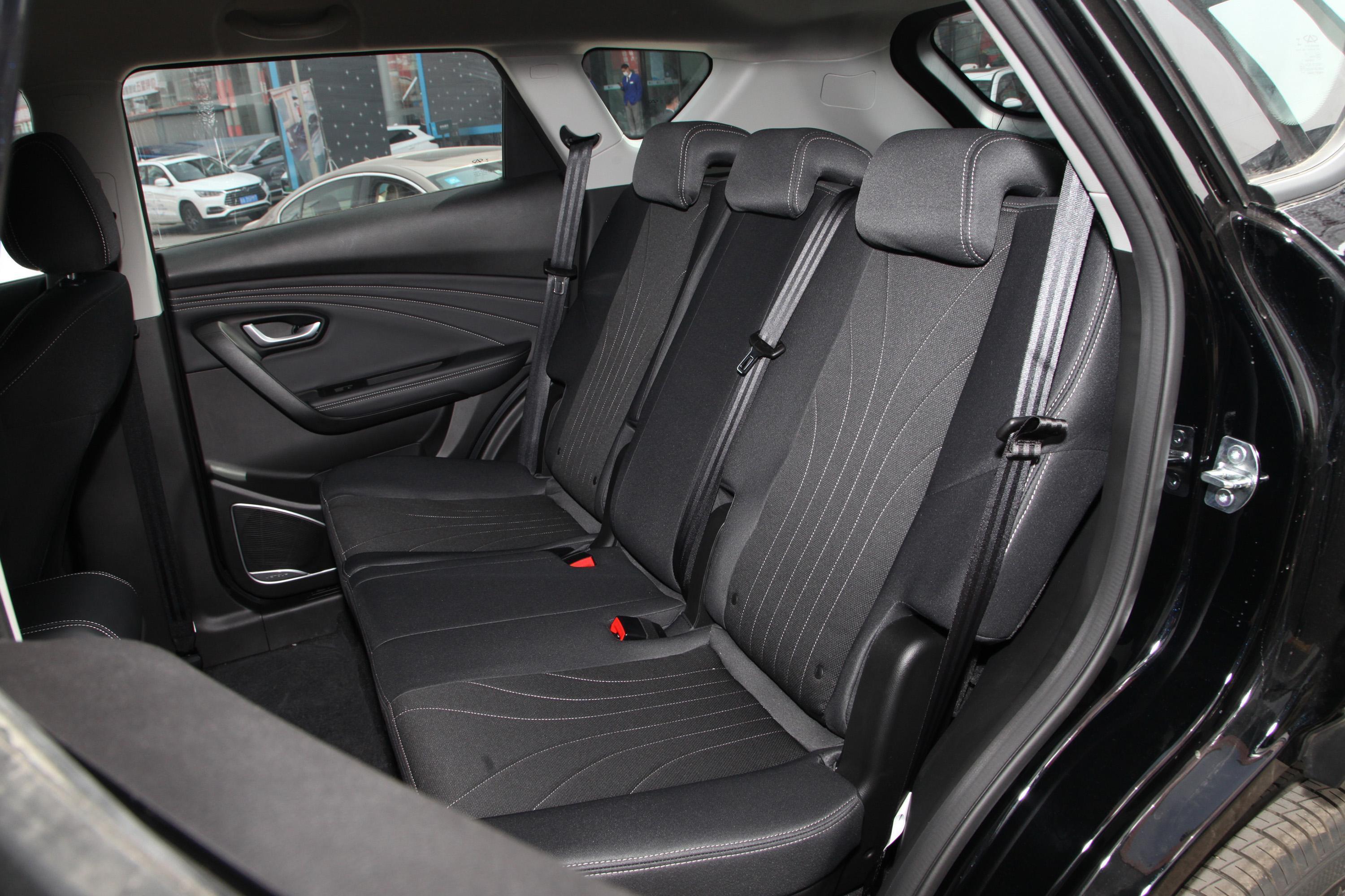 捷途x70m真皮座椅后排配置