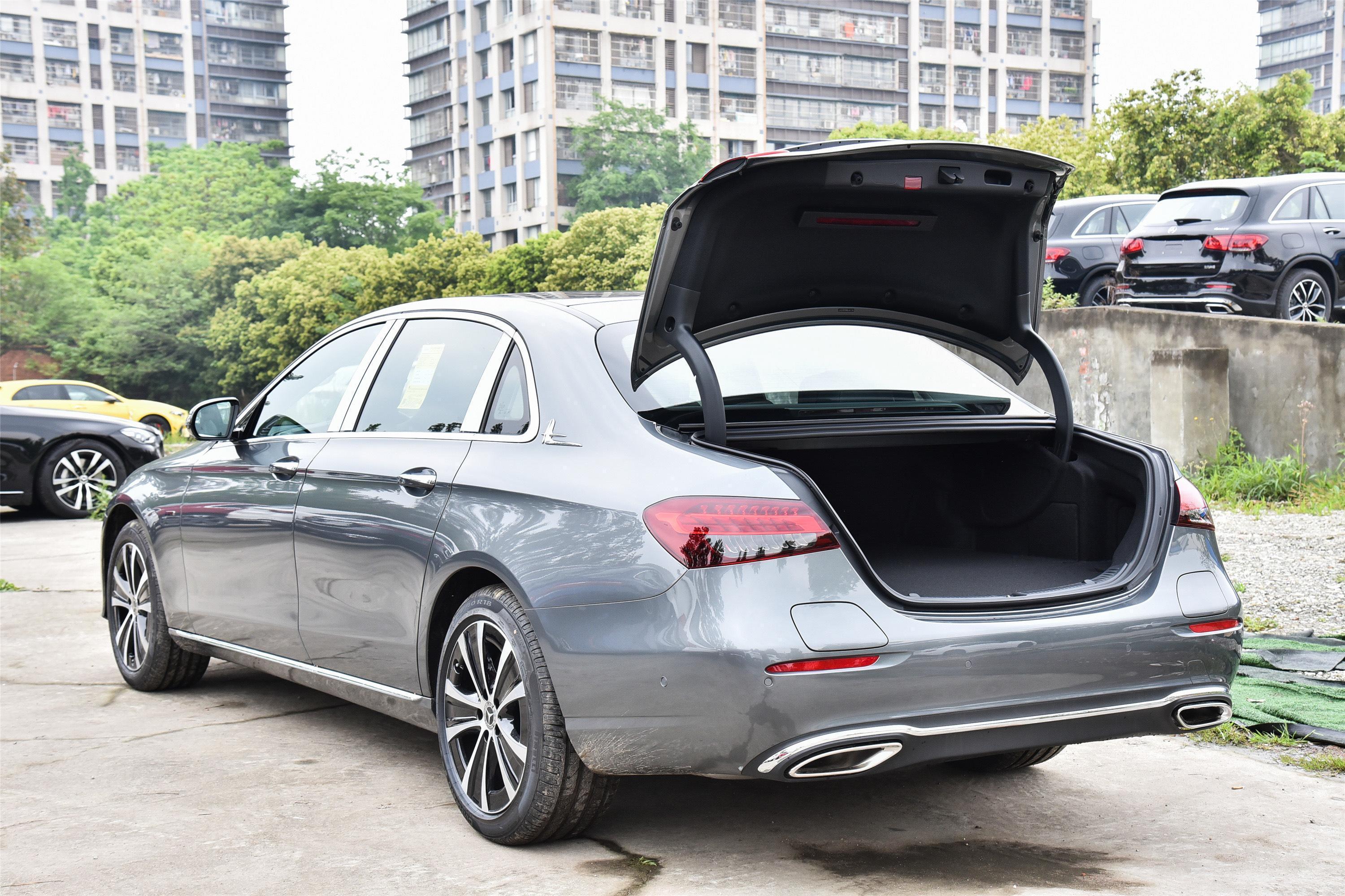 奔驰e级插电混动车灯座椅气囊