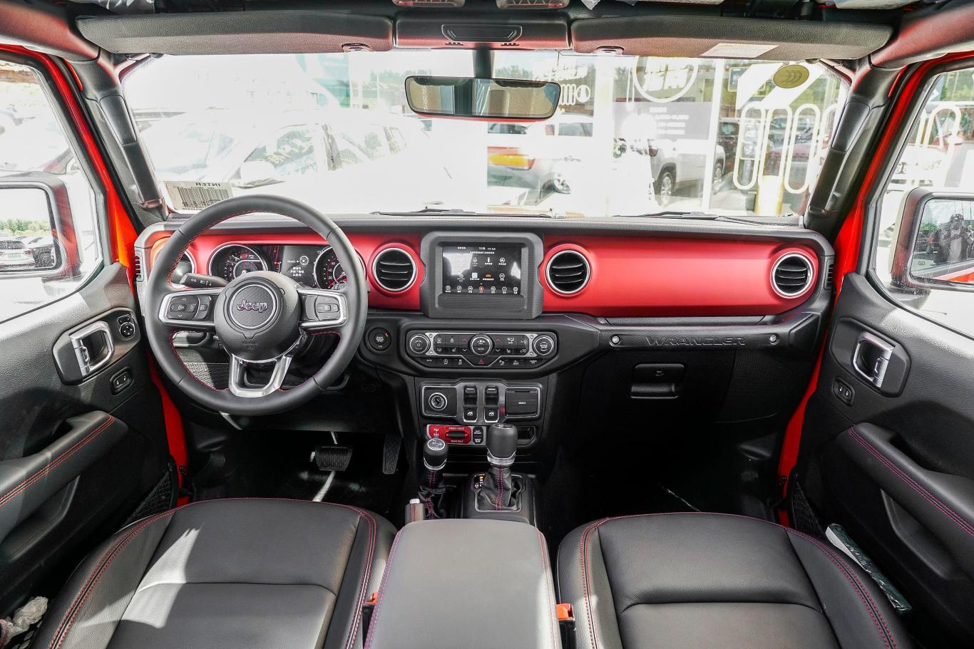 牧马人2.0t rubicon两门版内饰全景正拍