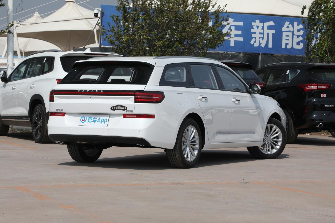 宝骏valli1.5t cvt 大理天空侧后45度车头向右水平