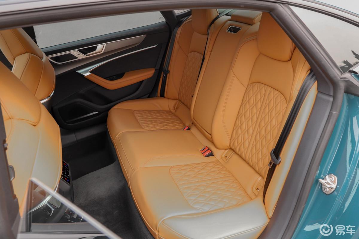 【奥迪a7l2022款55 tfsi quattro s-line edition one 先行版后排座椅