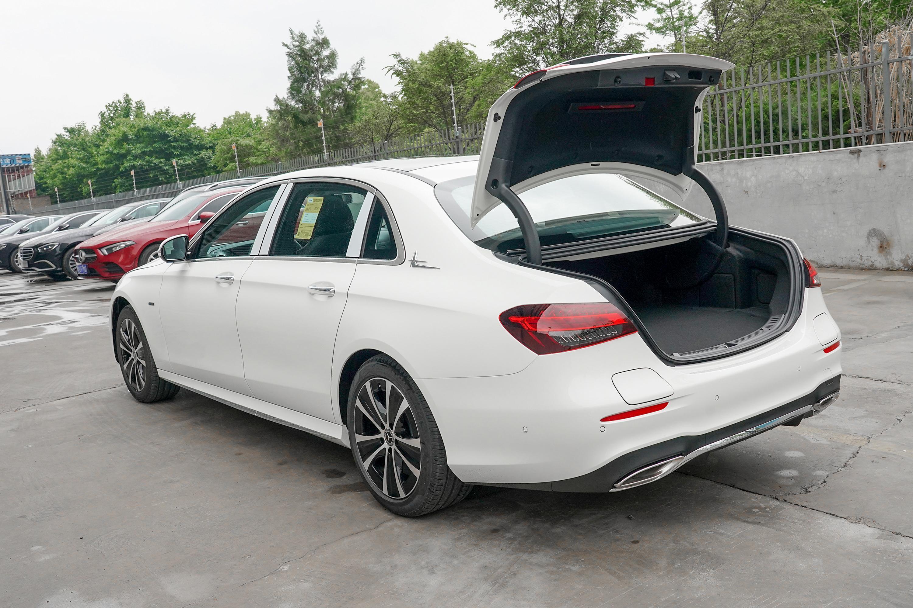 奔驰e级插电混动车灯座椅气囊