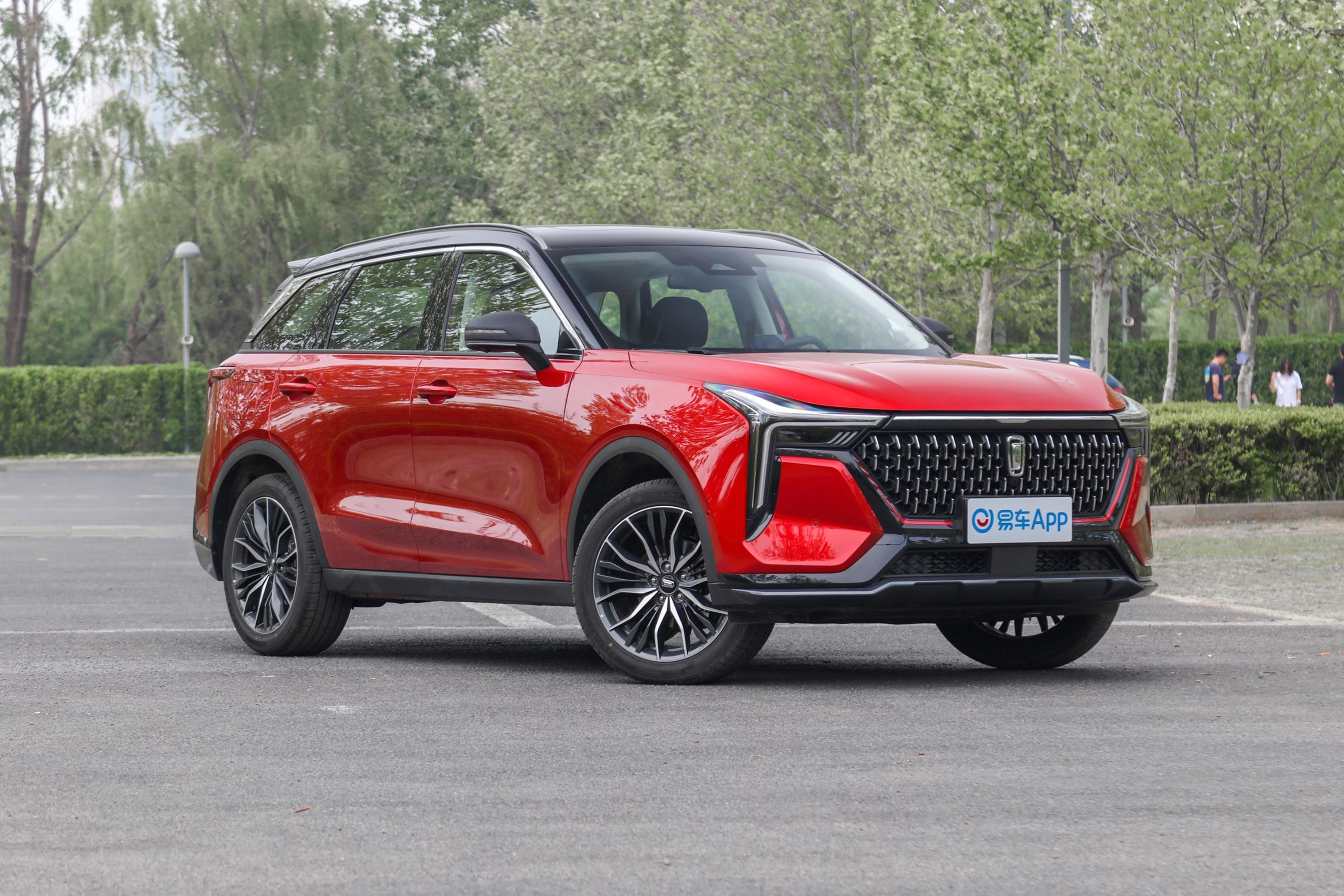 奔腾t55前脸造型看起来较为精神,看上去非常运动