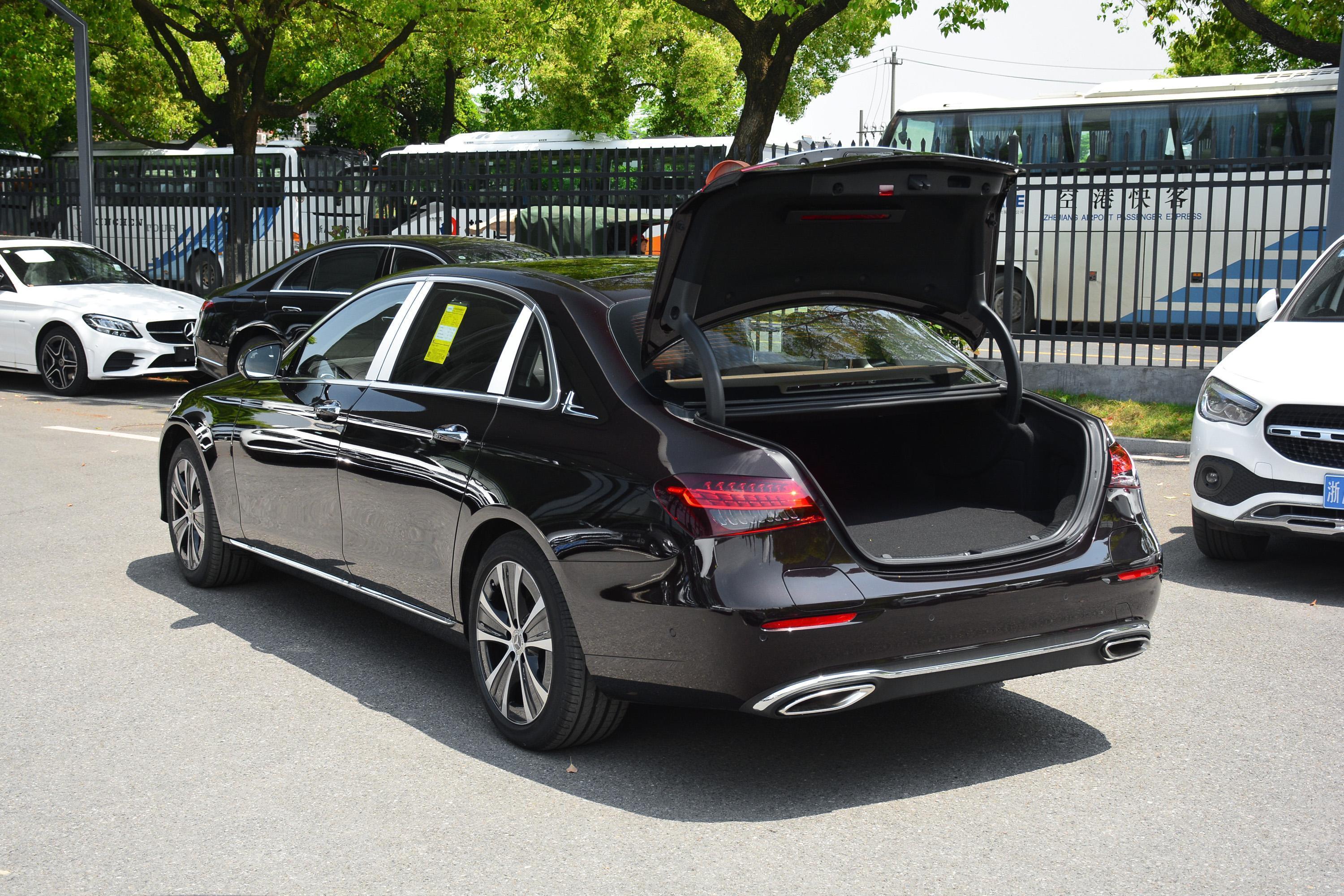 奔驰e级插电混动车灯座椅气囊