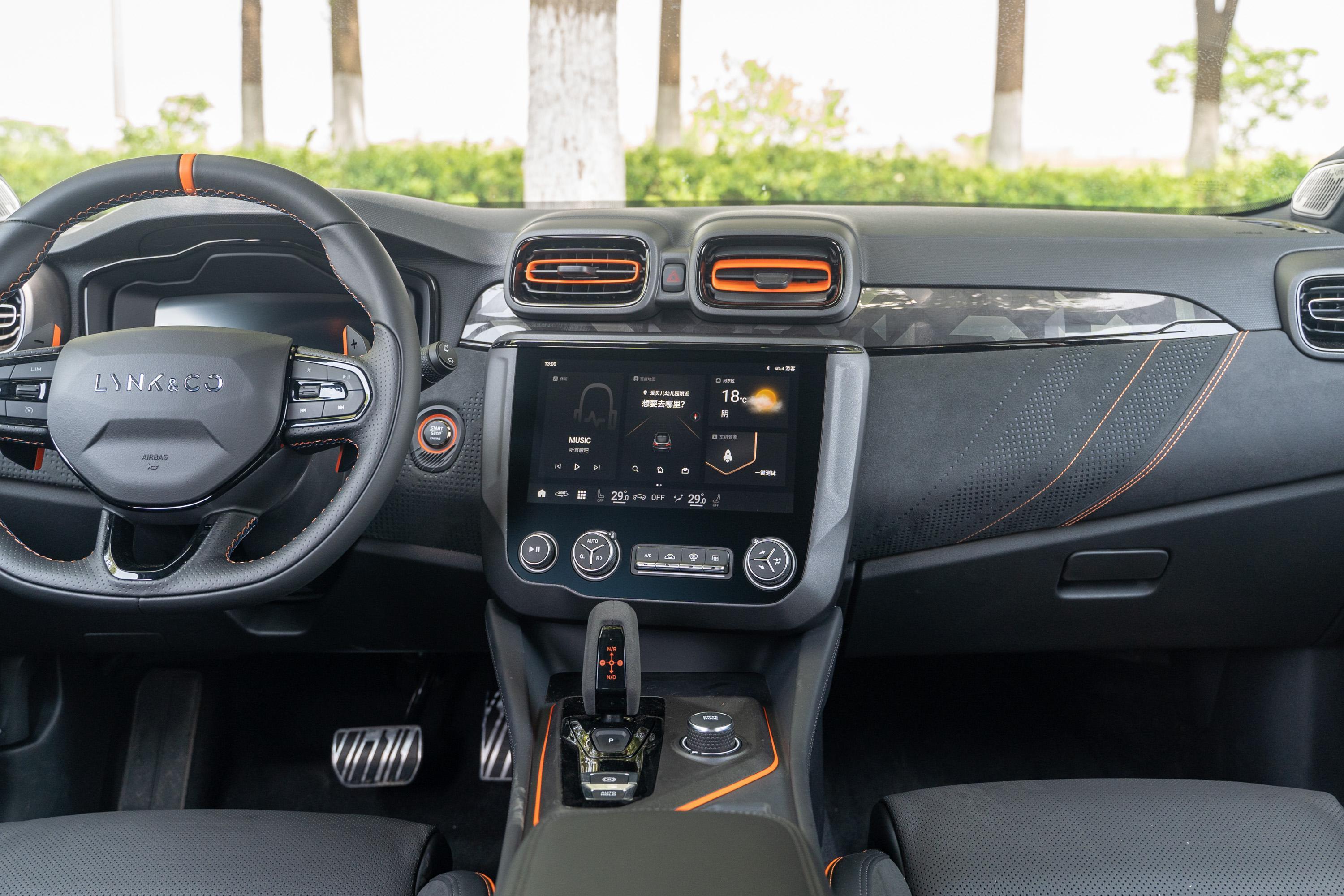 领克02hatchback车头方向盘气囊