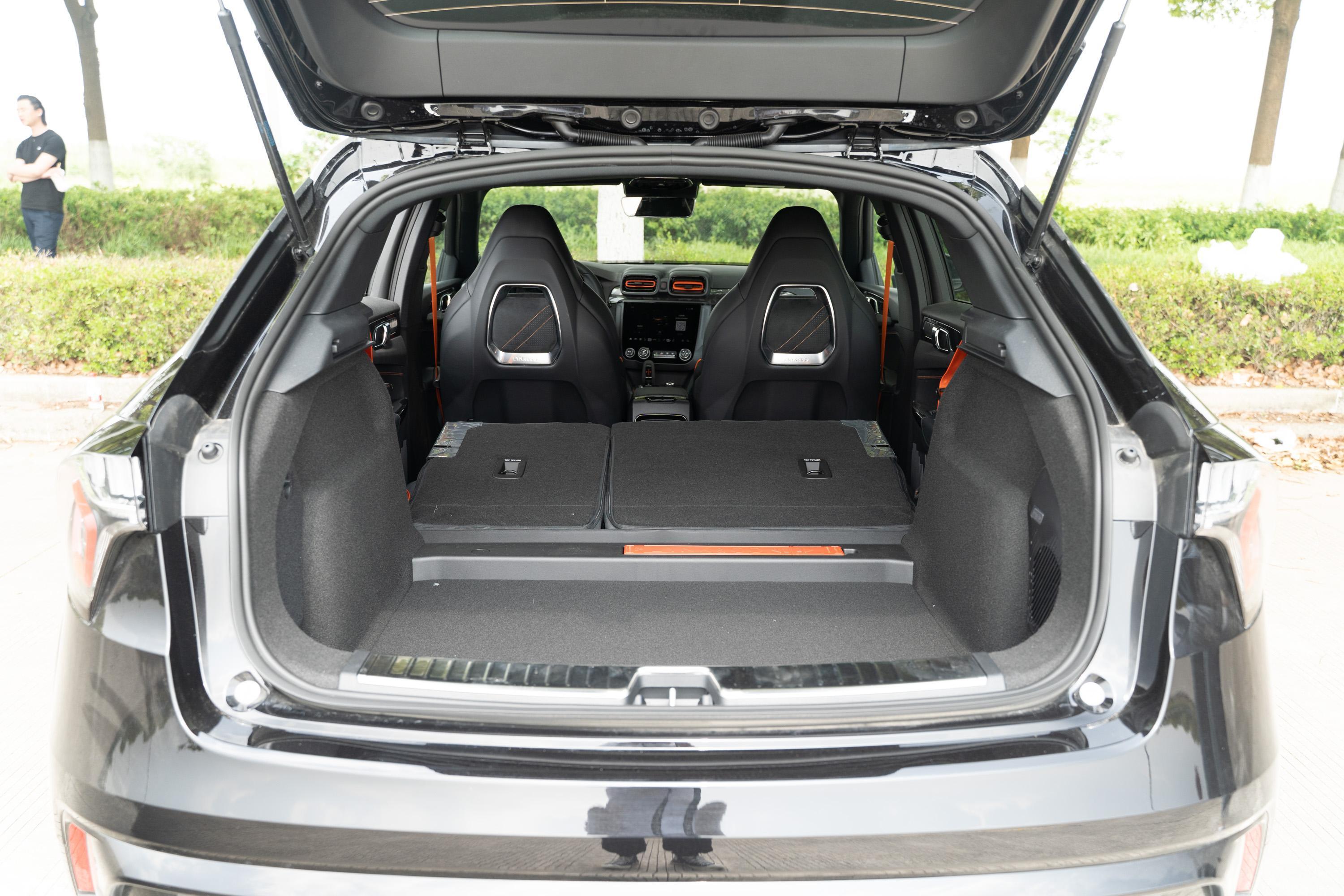 领克02hatchback车尾座椅气囊