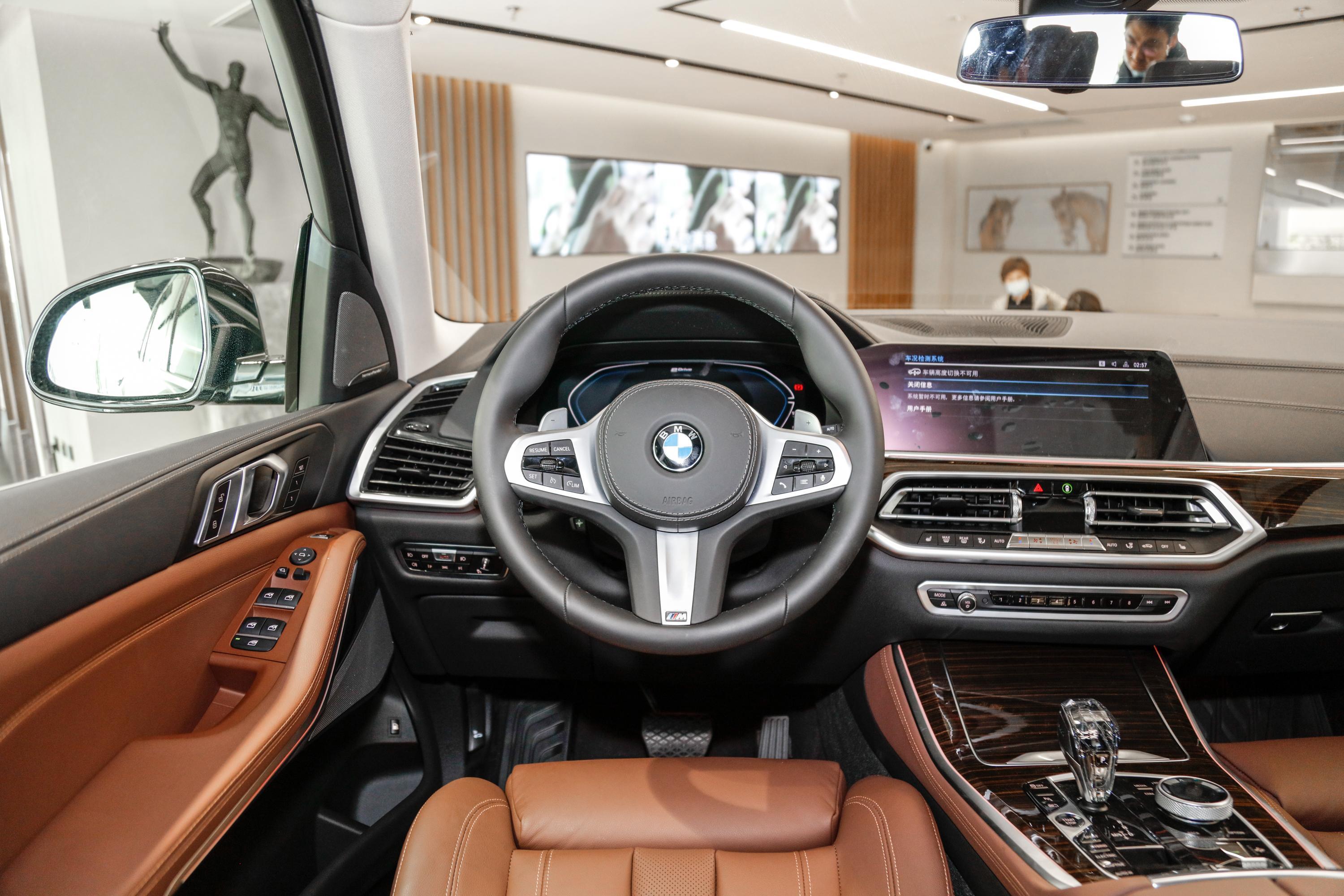 宝马x5插电混动车灯座椅气囊