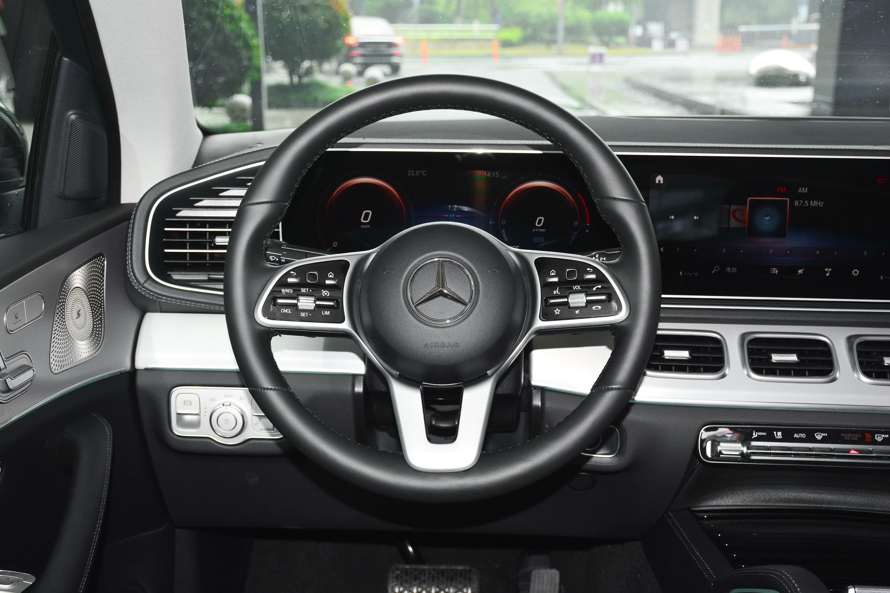 奔驰gle轿跑插电混动车头方向盘气囊