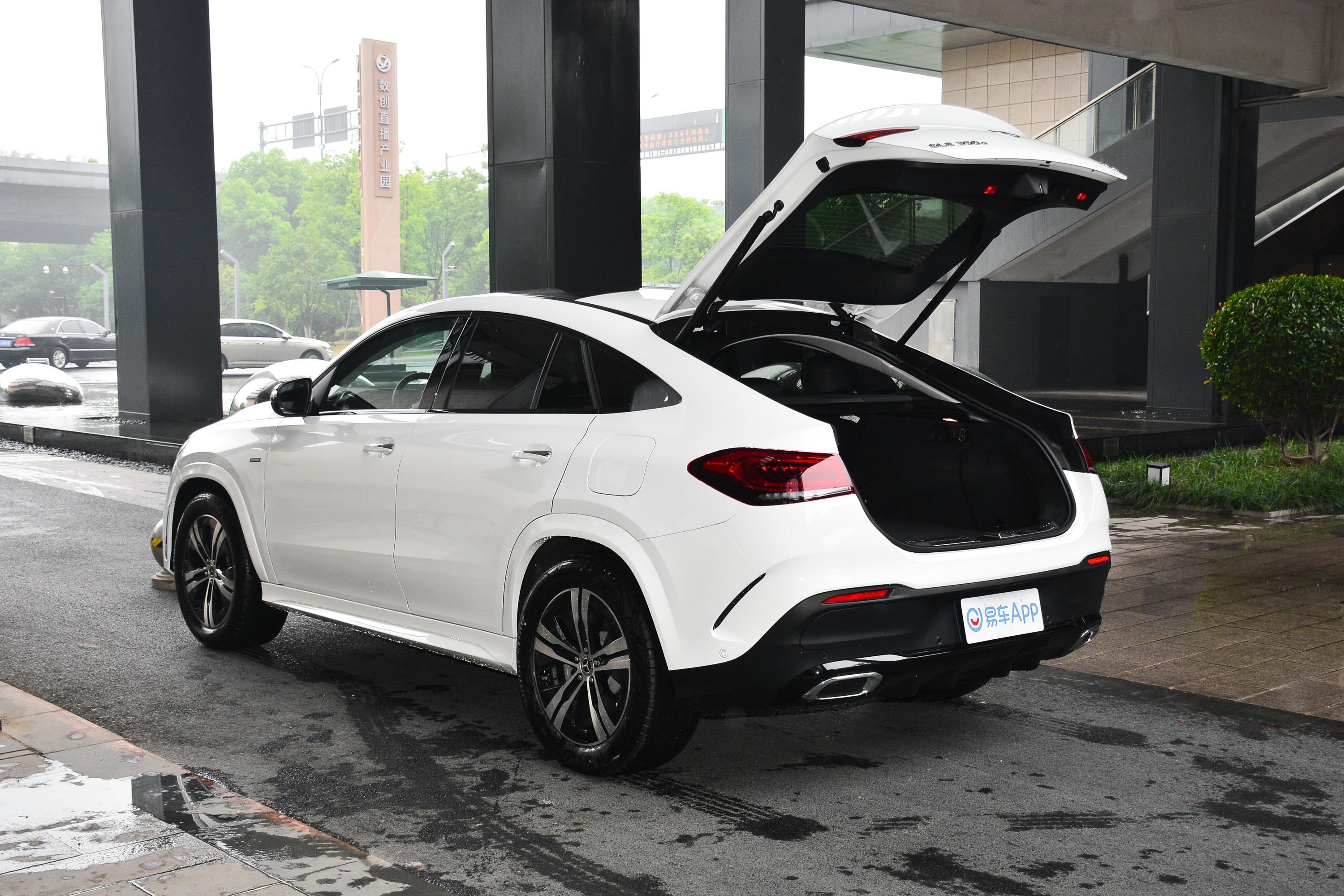 奔驰gle轿跑插电混动前脸方向盘气囊