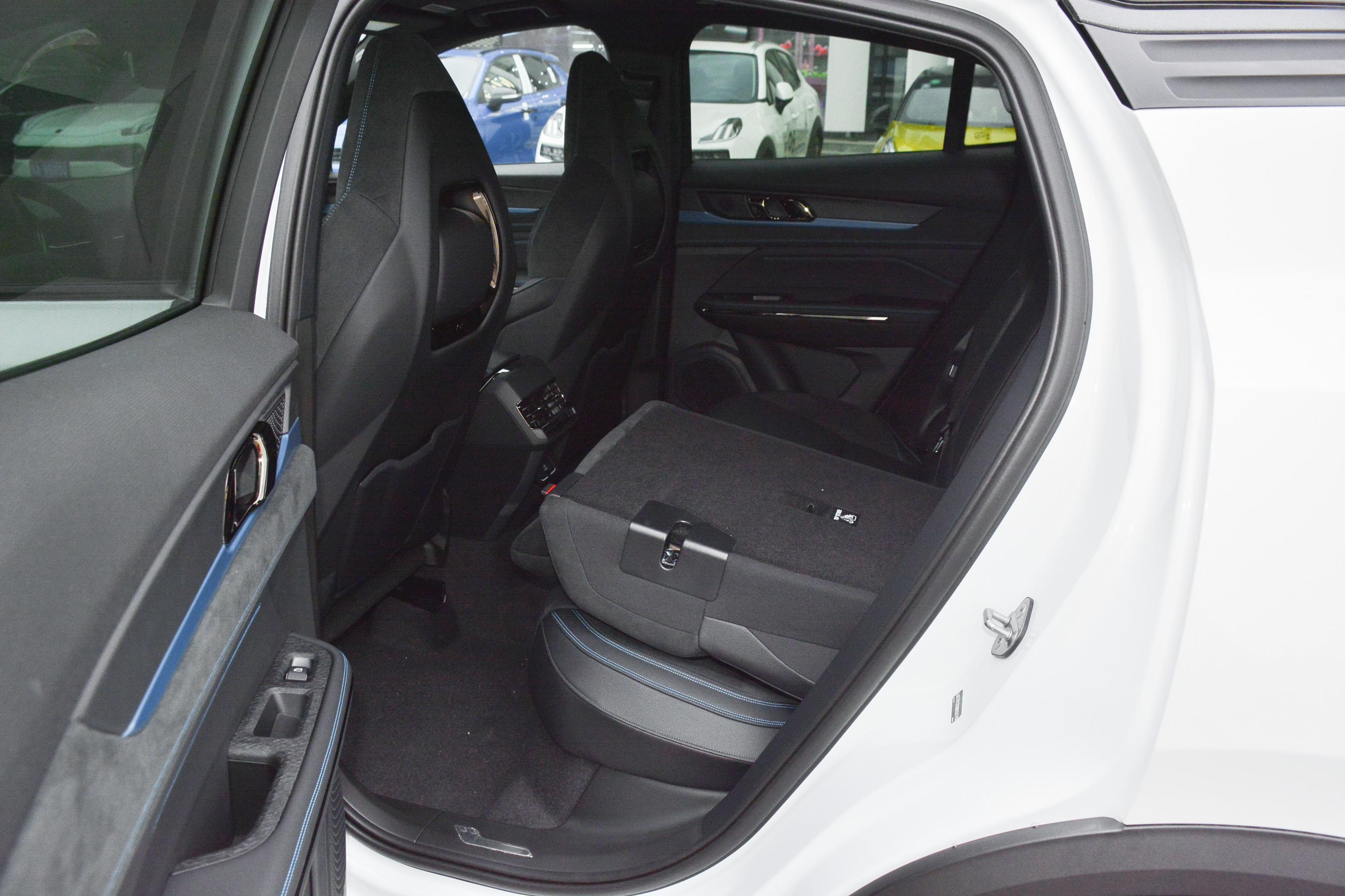 领克05 phev车身-座椅-气囊-易车