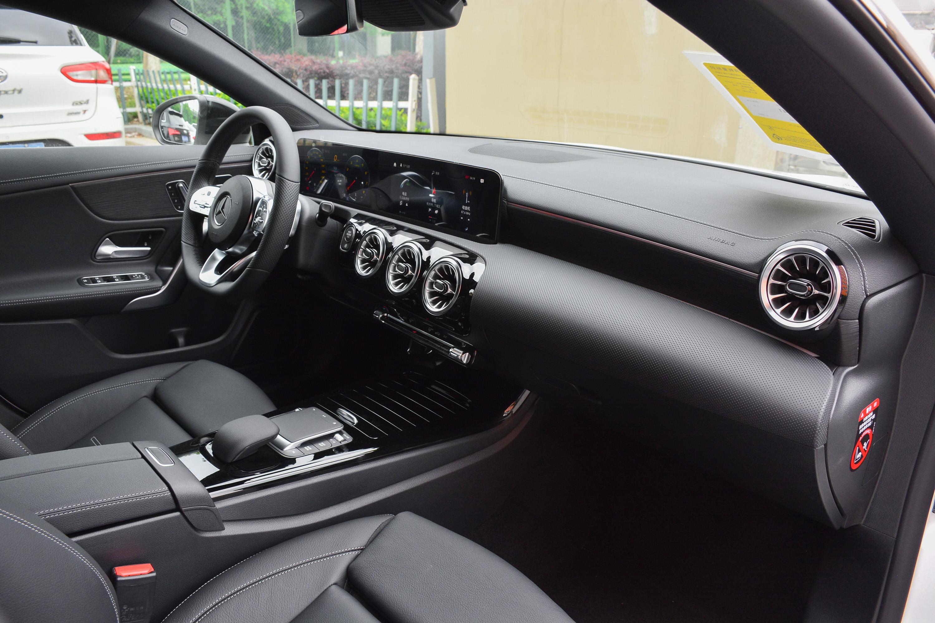 奔驰cla级内饰-后排-发动机-易车