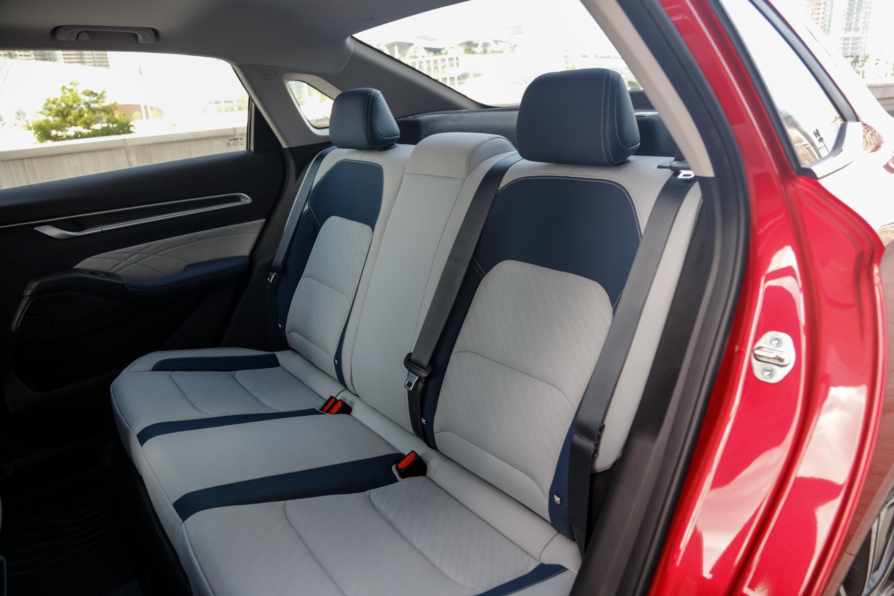 帝豪的后备箱容积排在1位.