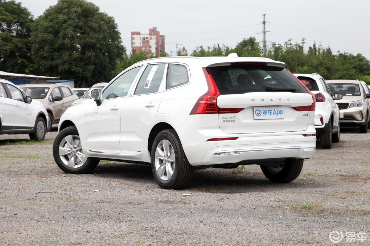 【沃尔沃xc602022款b5 四驱 智逸豪华版侧后45度车头向左水平汽车图片