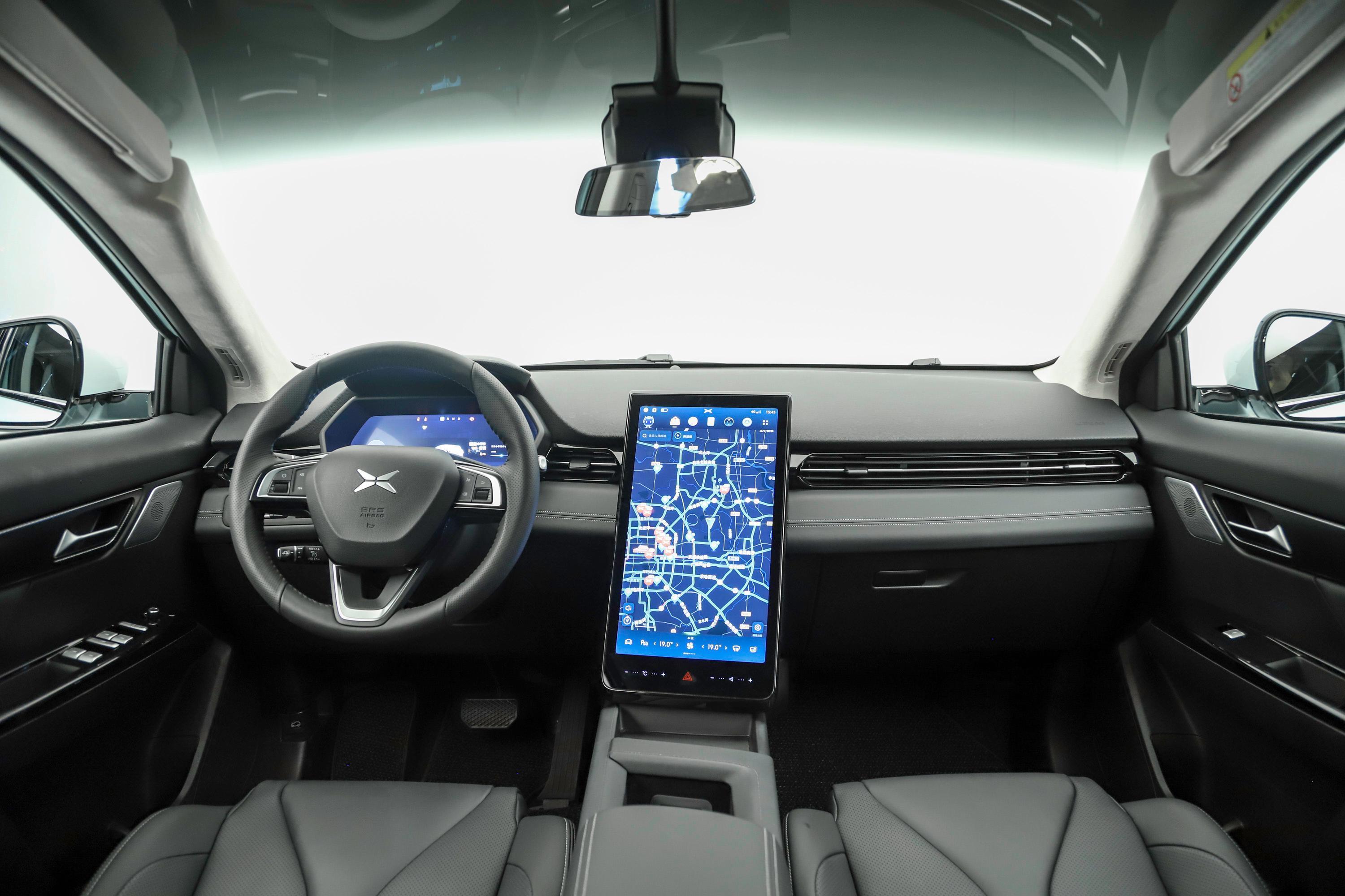 全新小鹏汽车g3操控台的内饰温馨奢华大气,在车内有家一般的感觉.